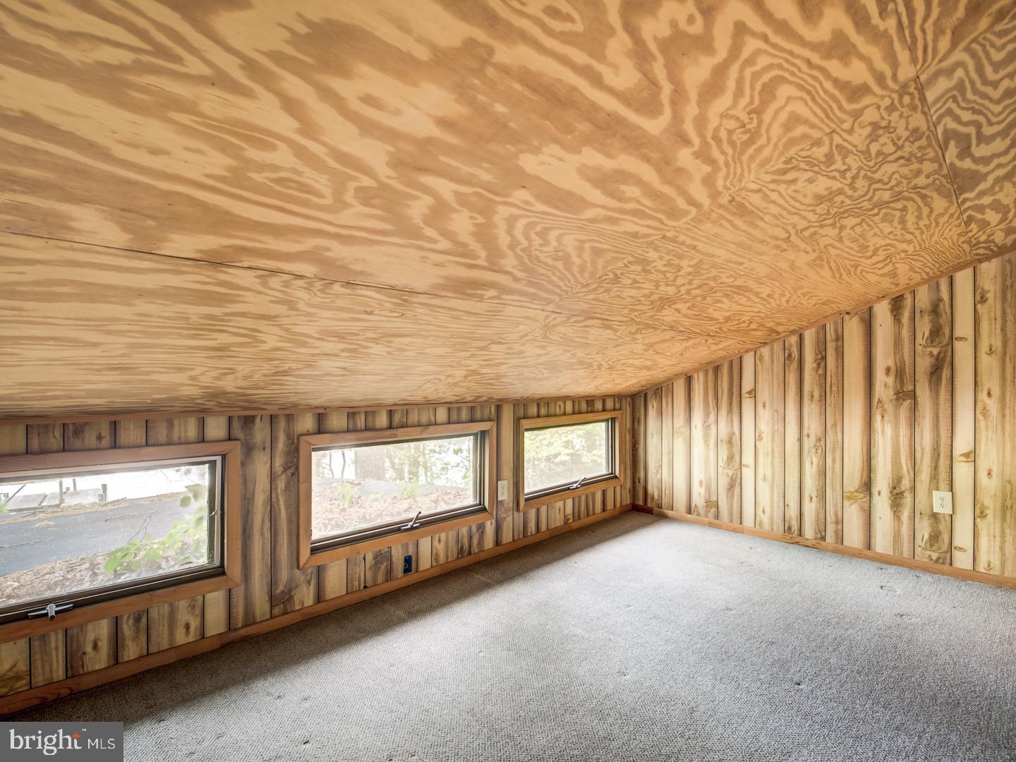 GOLDEN BEACH - Residential