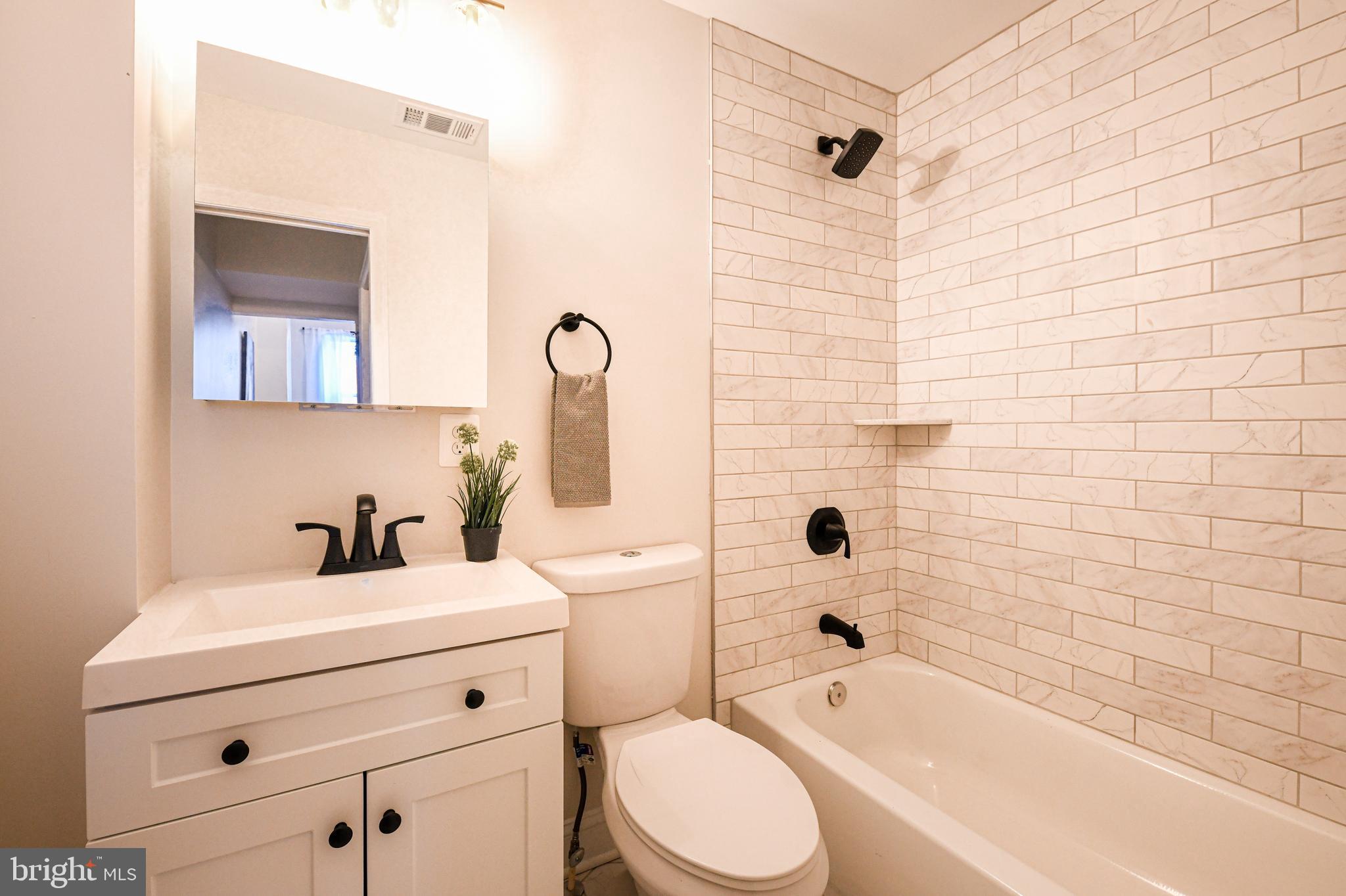 LOCUST POINT - Residential