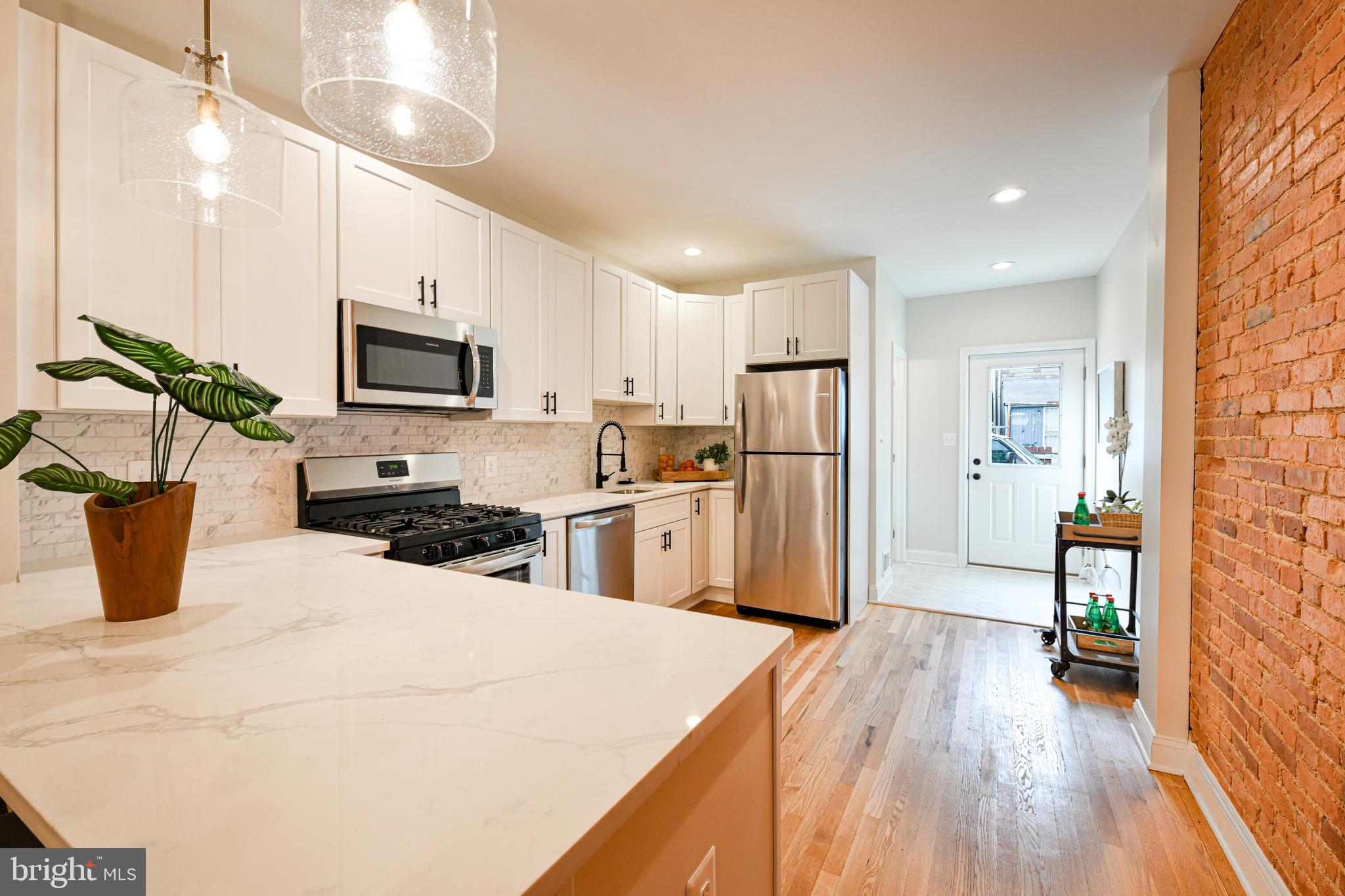 LOCUST POINT - Residential