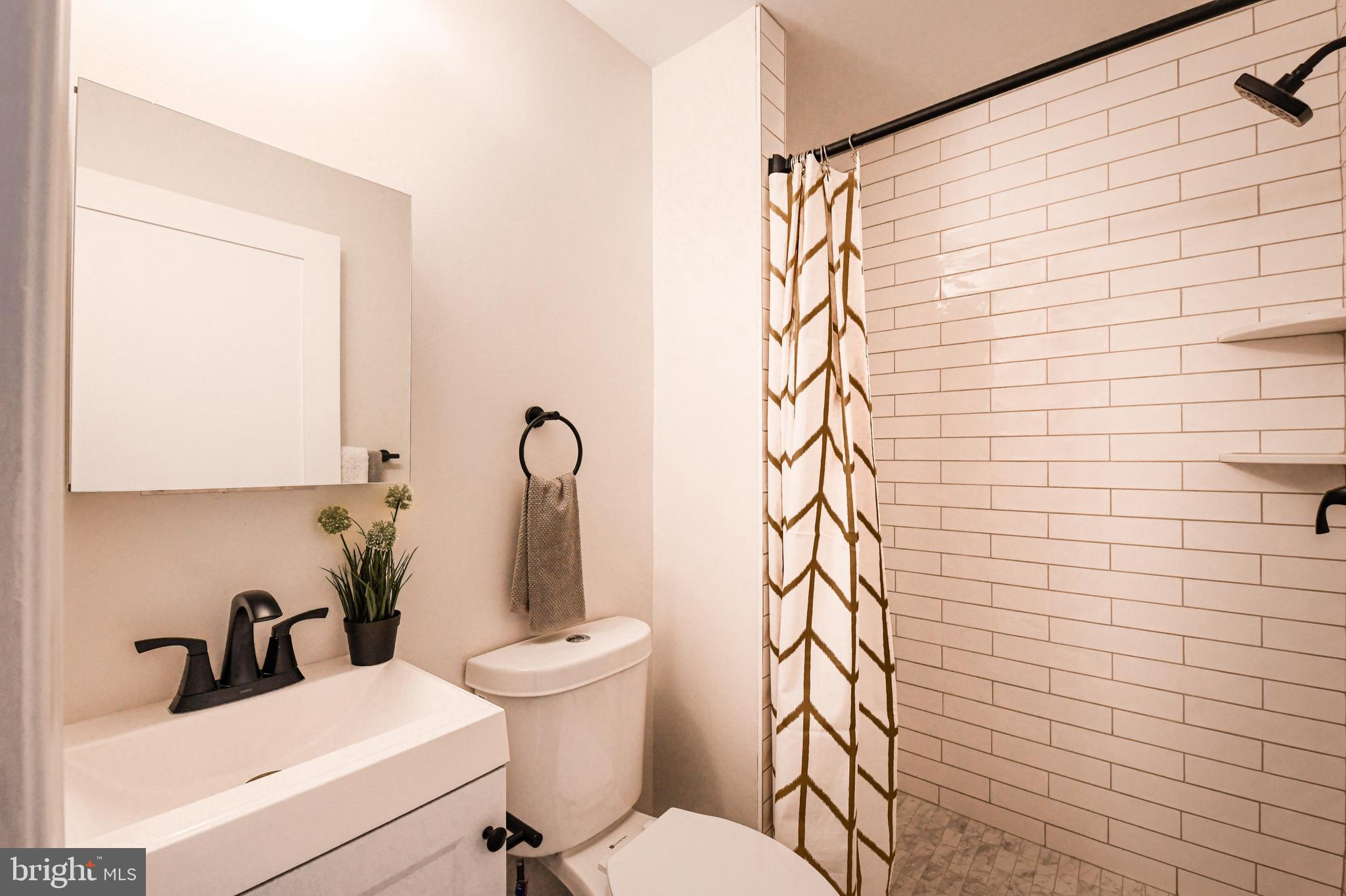 LOCUST POINT - Residential