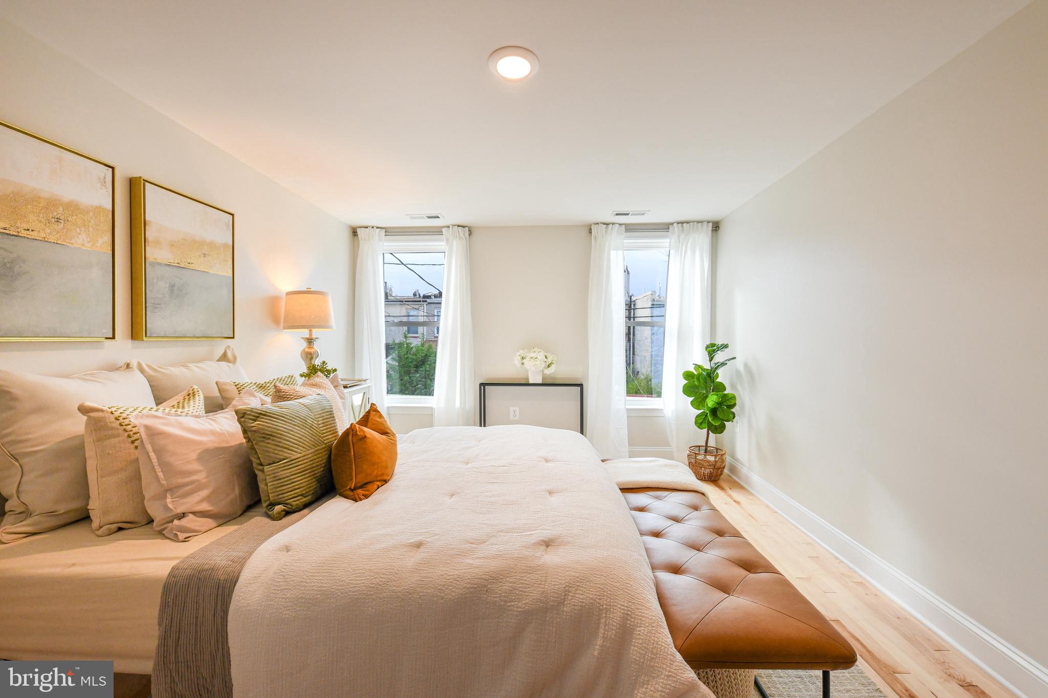 LOCUST POINT - Residential