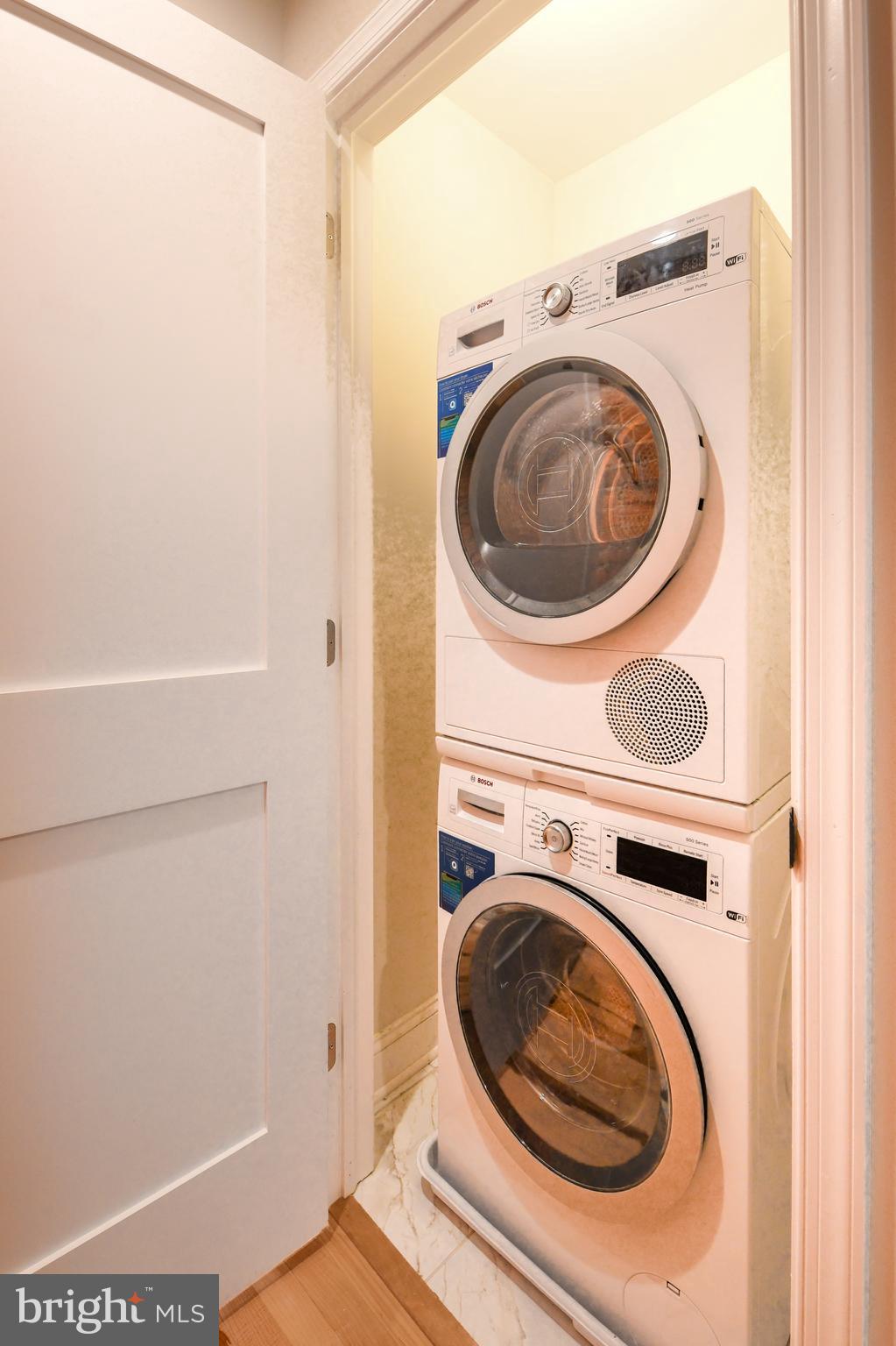 LOCUST POINT - Residential