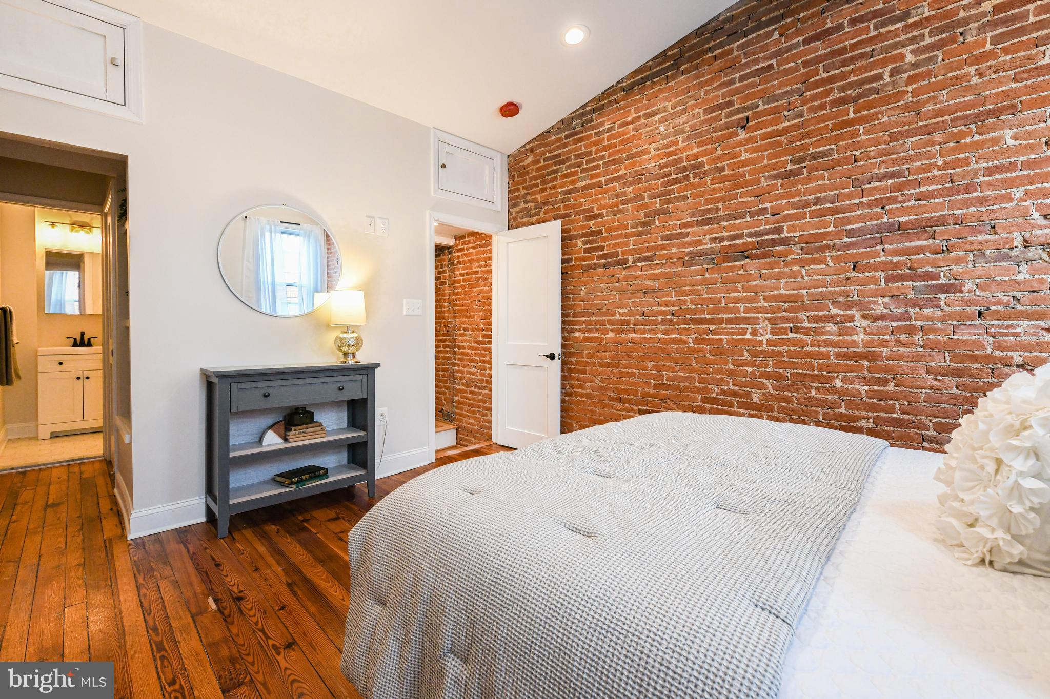 LOCUST POINT - Residential