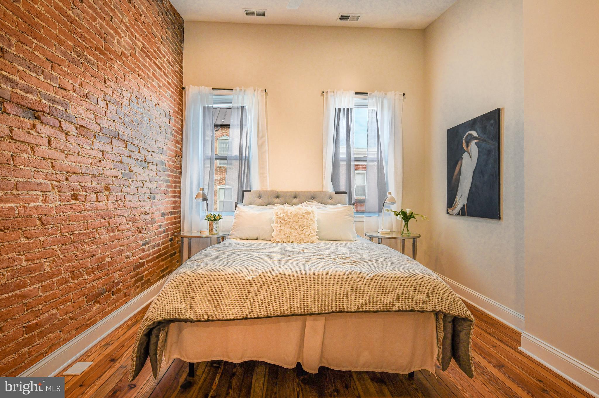 LOCUST POINT - Residential