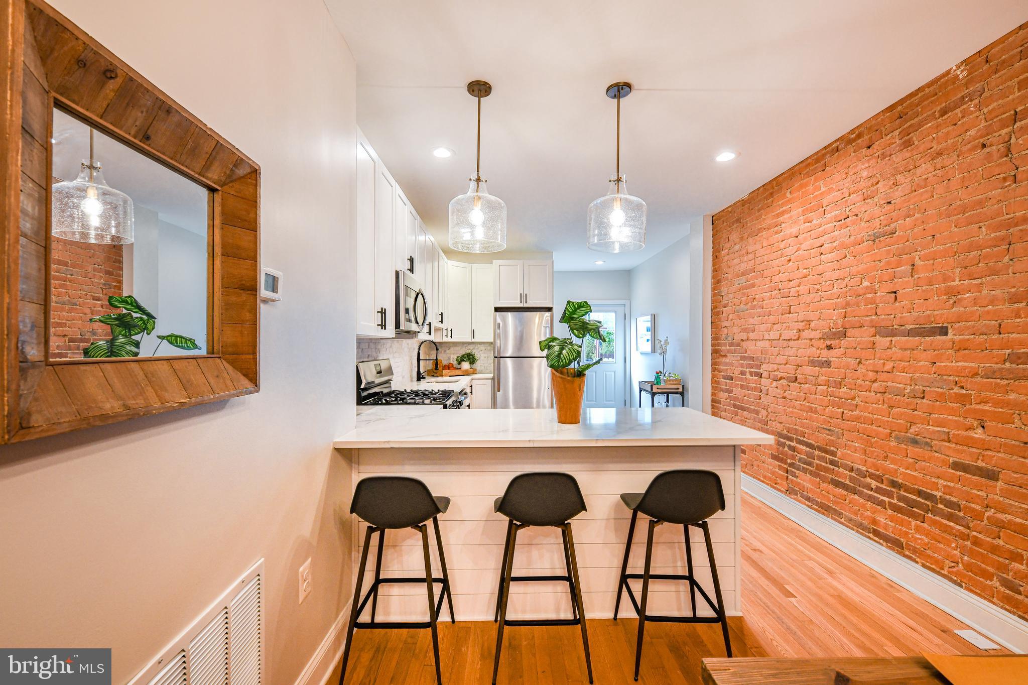 LOCUST POINT - Residential