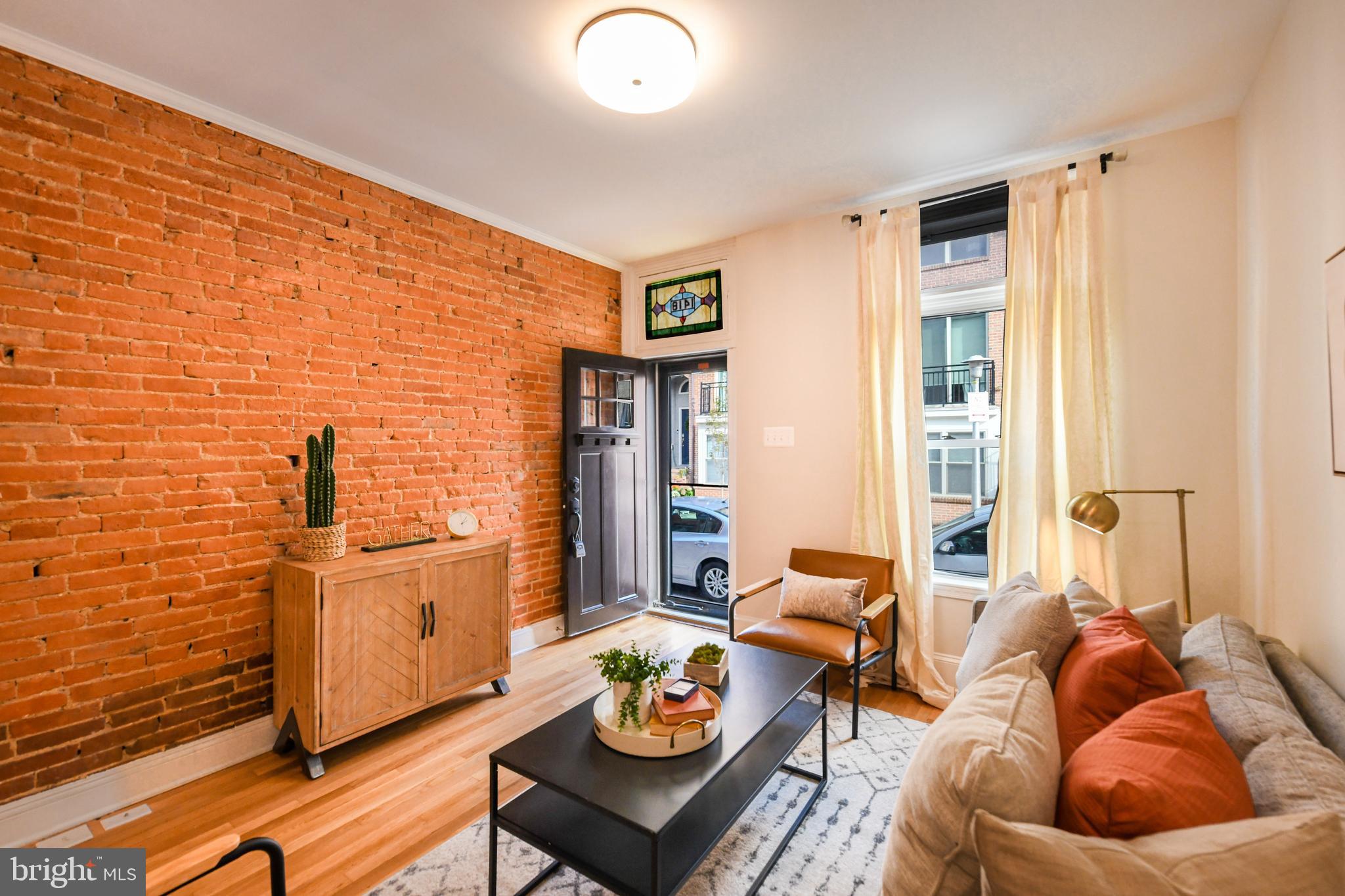 LOCUST POINT - Residential