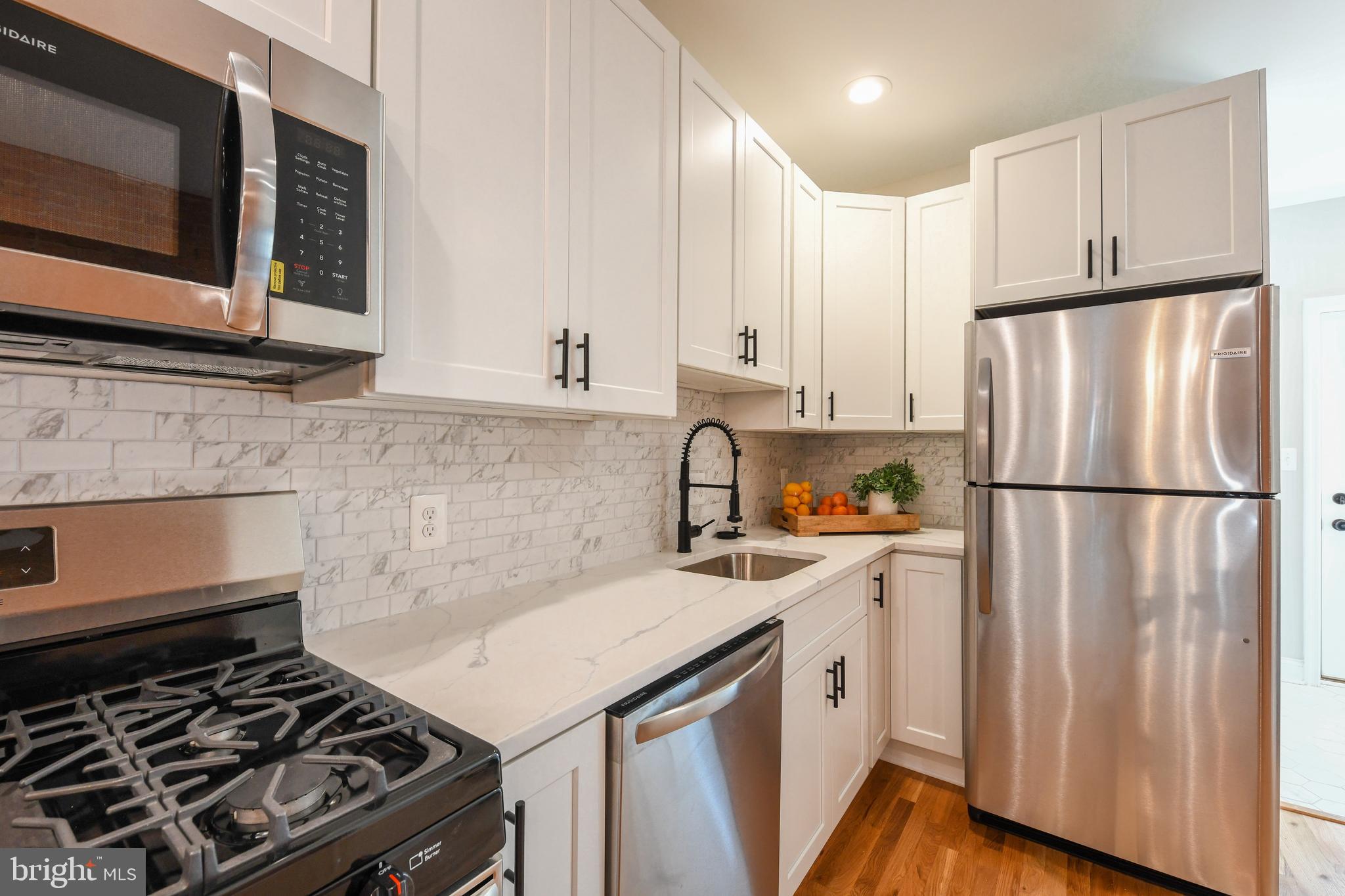 LOCUST POINT - Residential