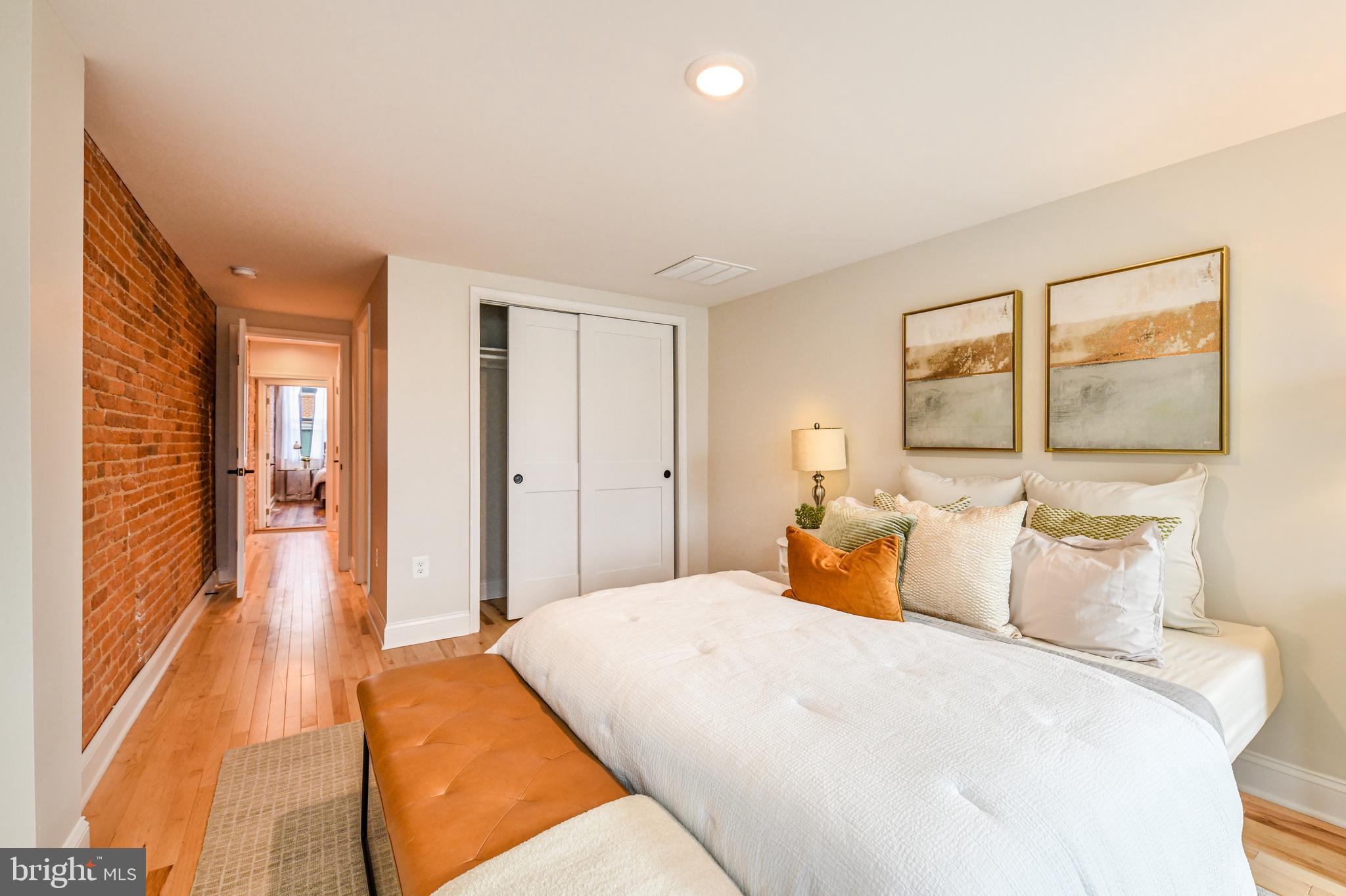 LOCUST POINT - Residential