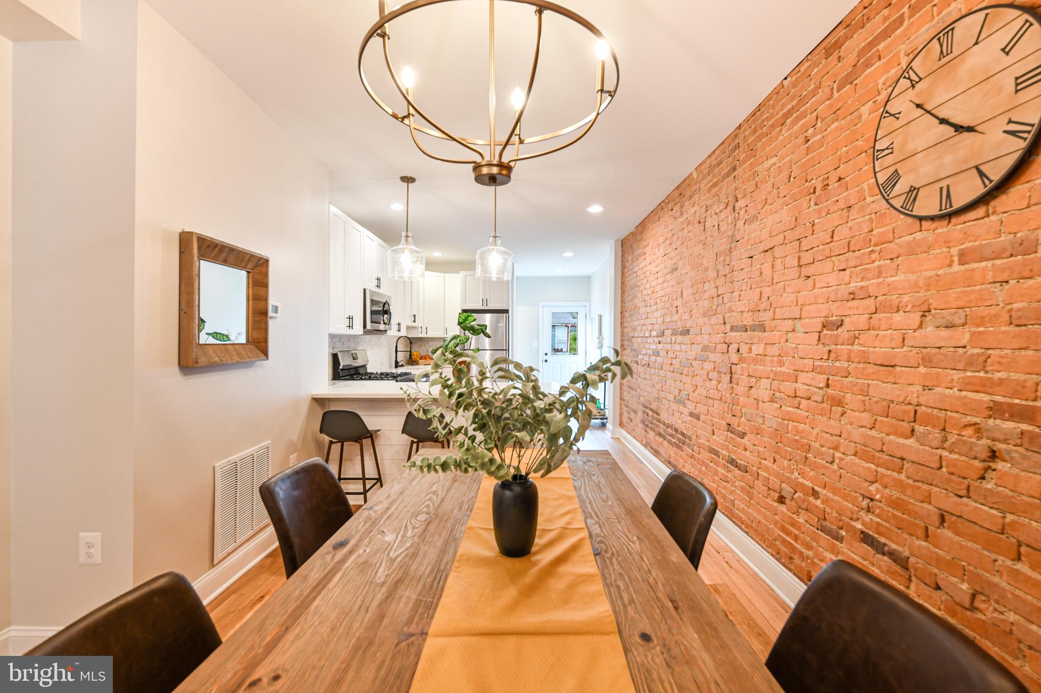 LOCUST POINT - Residential