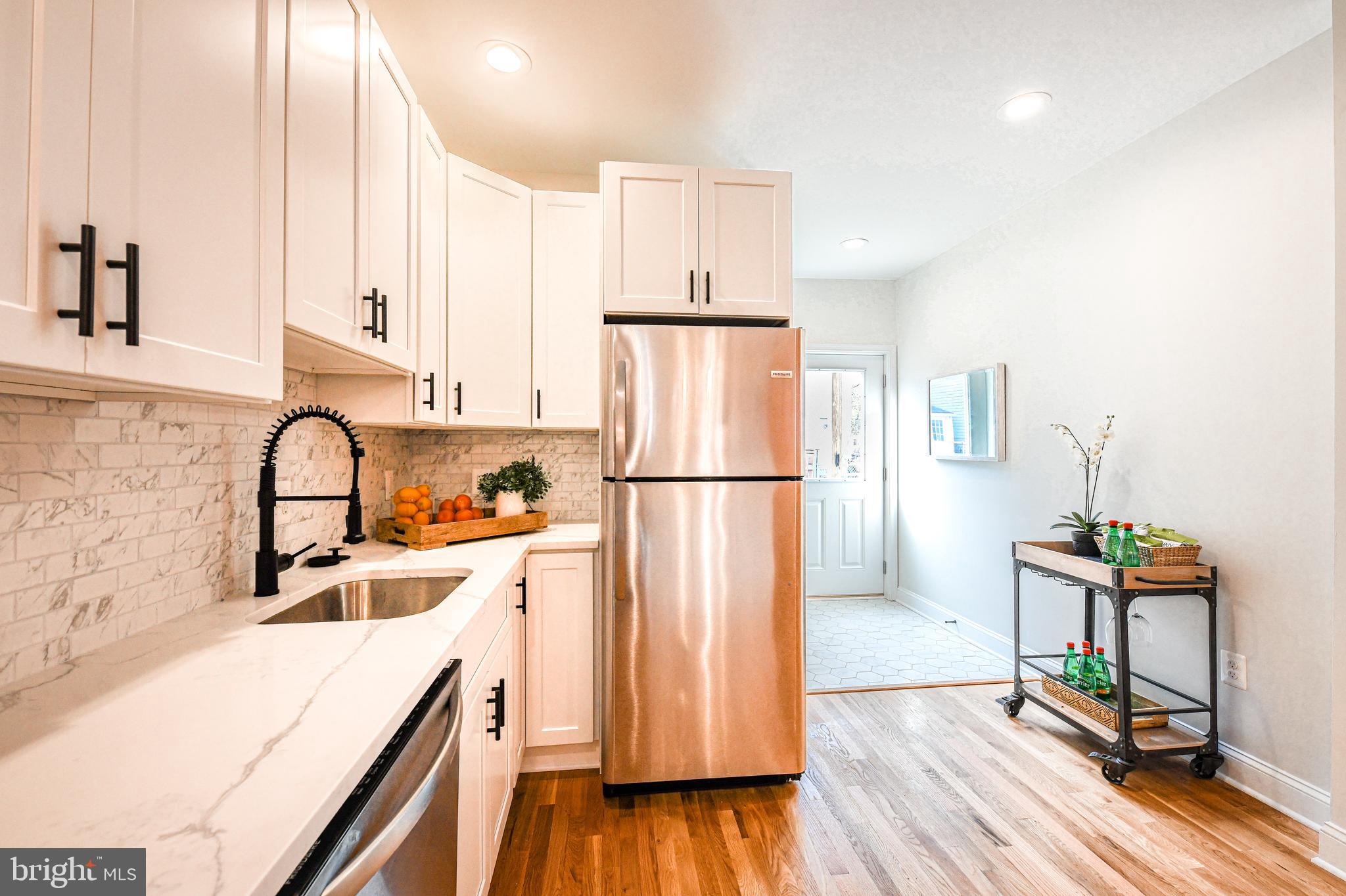 LOCUST POINT - Residential