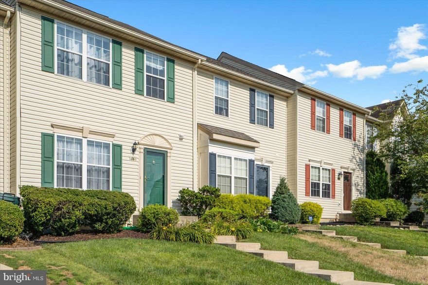 Charming 3 Bedroom 2.5 Bathroom Townhome In The Oakhurst Community. This Home Features A Spacious Living Room With A Gas Fireplace & Recessed Lighting Complete With Crown Molding, A Kitchen/Dining Room Combination With Access To The  Large Back Deck Perfect For Entertaining Guest! The Upper Level Includes A Primary Suite With Walk-In Closet & Access To A Full Bathroom With Dual Vanity Sinks, Soaking Tub & Stand-Up Shower. Continuing Throughout The Upper Level Is 2 Additional Bedrooms With Ample Closet Space. On The Lower Level Is A Fully Carpeted Basement Perfect For Entertaining With A Full  Bathroom, & Laundry Room With Plenty Of Storage & A Walk Out To The Private Fenced In Backyard Is Perfect For Outdoor Entertainment !