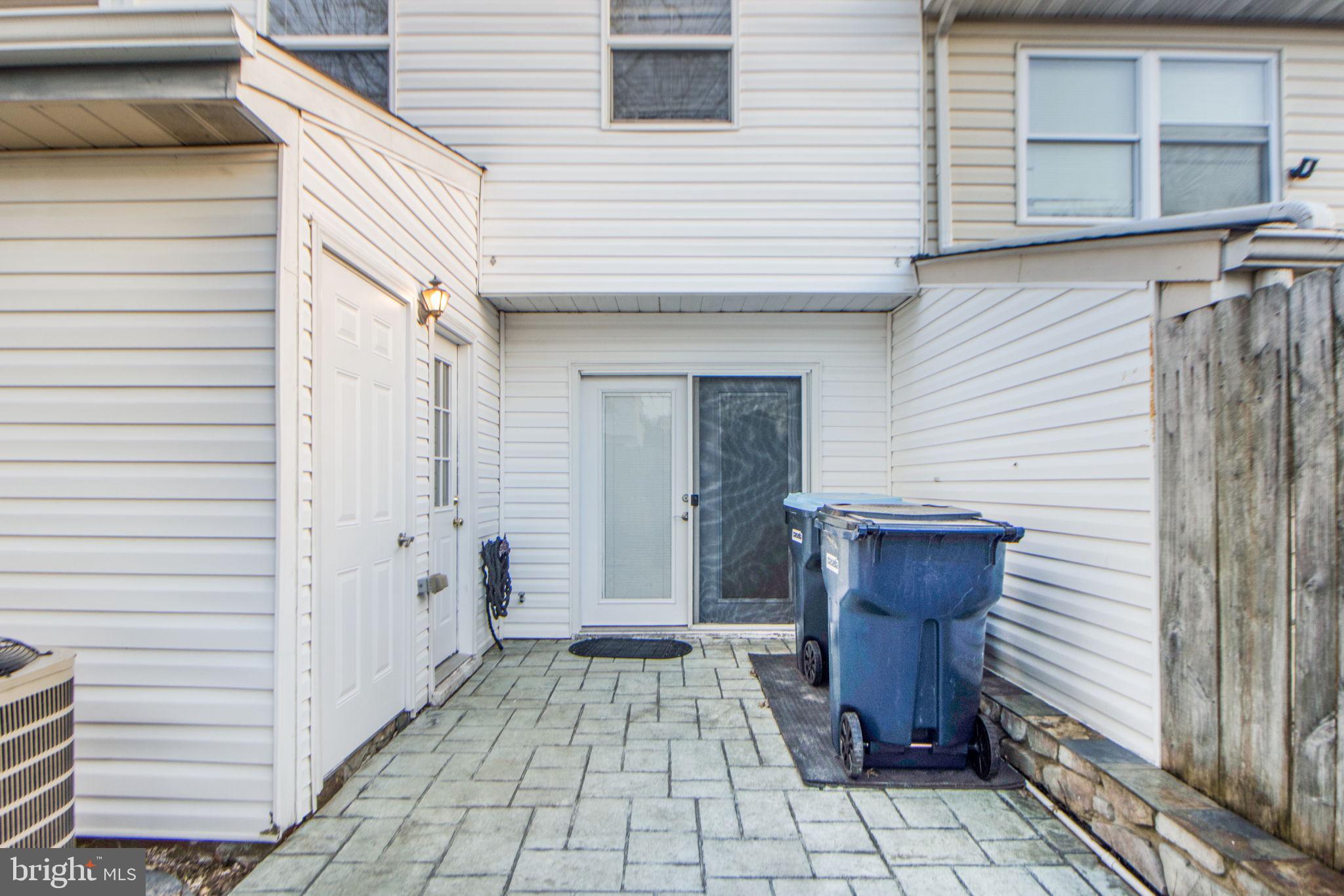 HARFORD SQUARE - Residential Lease