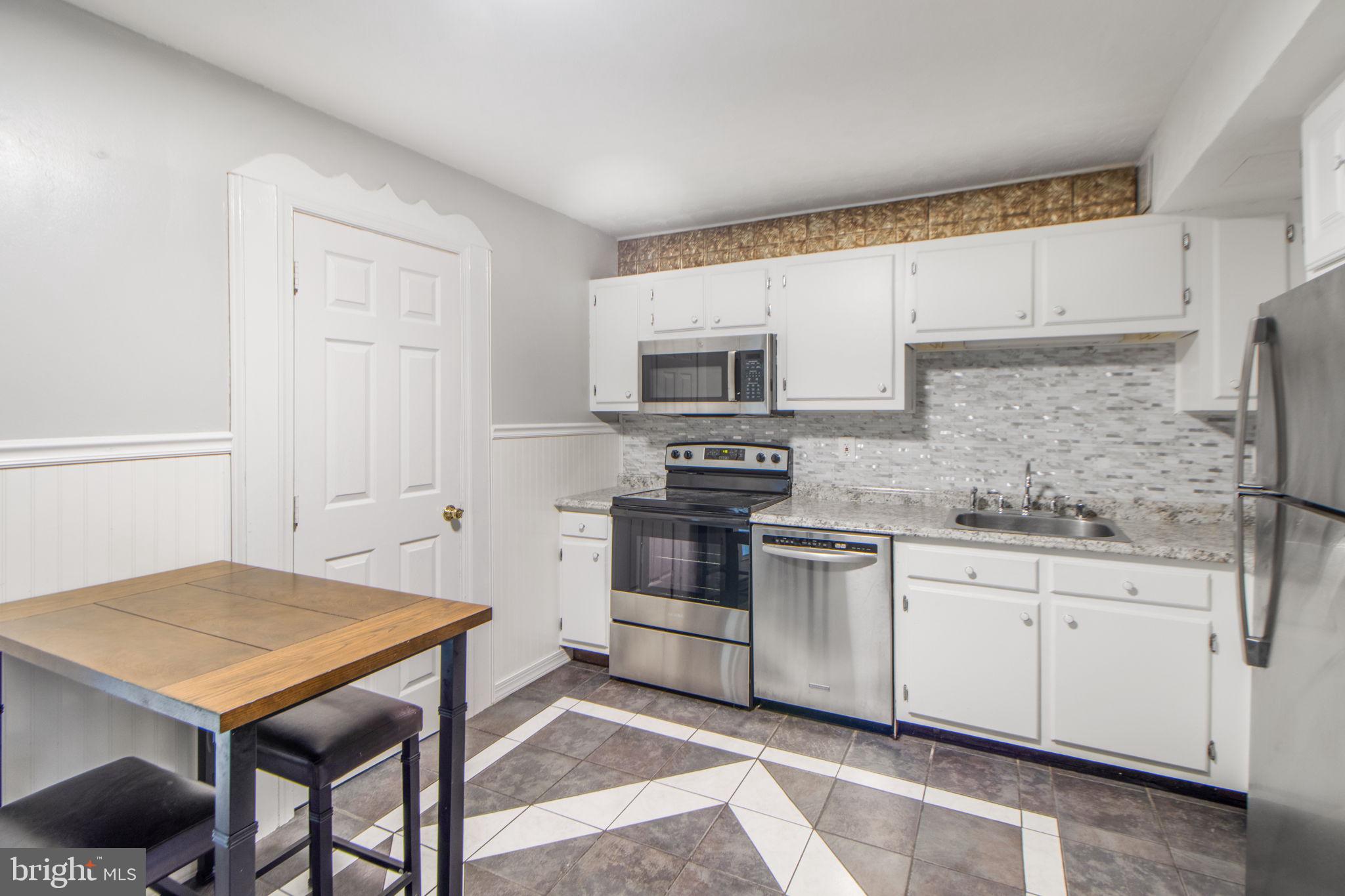 HARFORD SQUARE - Residential Lease