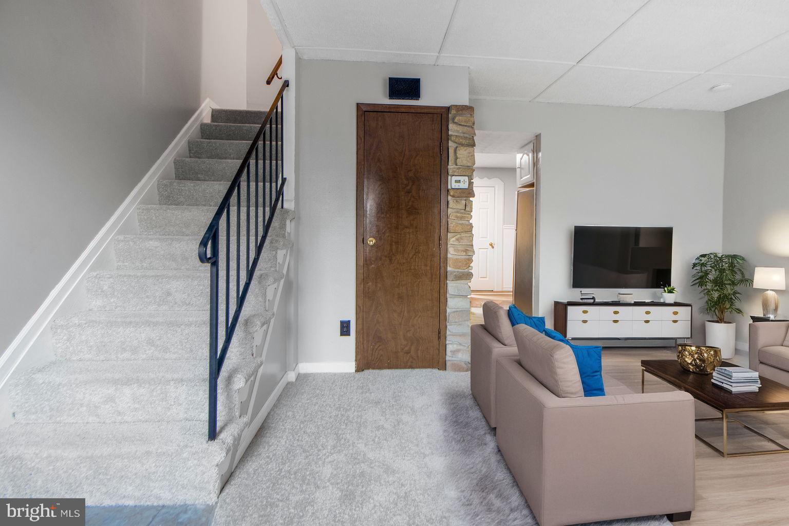 1543 CHARLESTOWN DRIVE