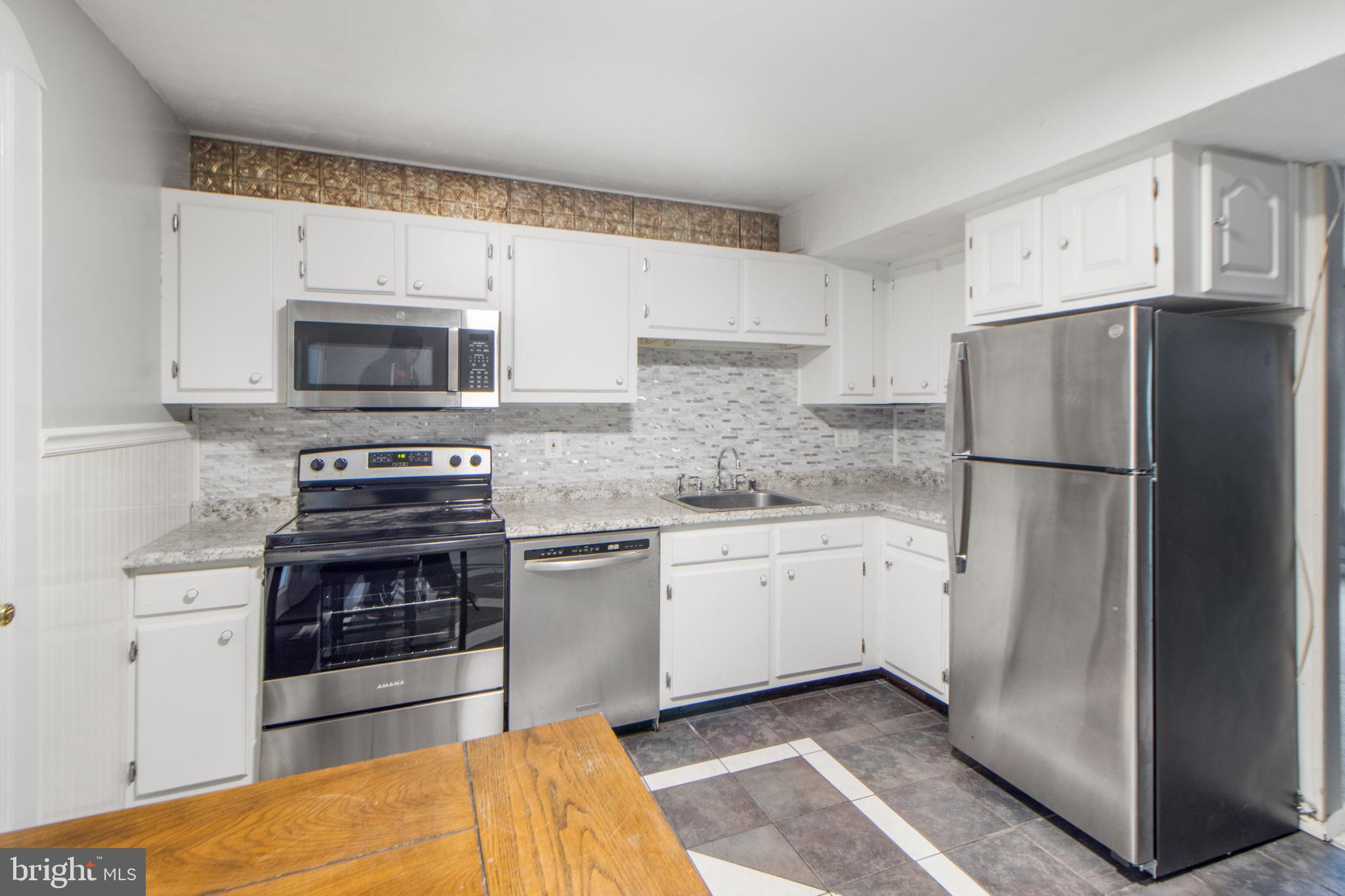 HARFORD SQUARE - Residential Lease