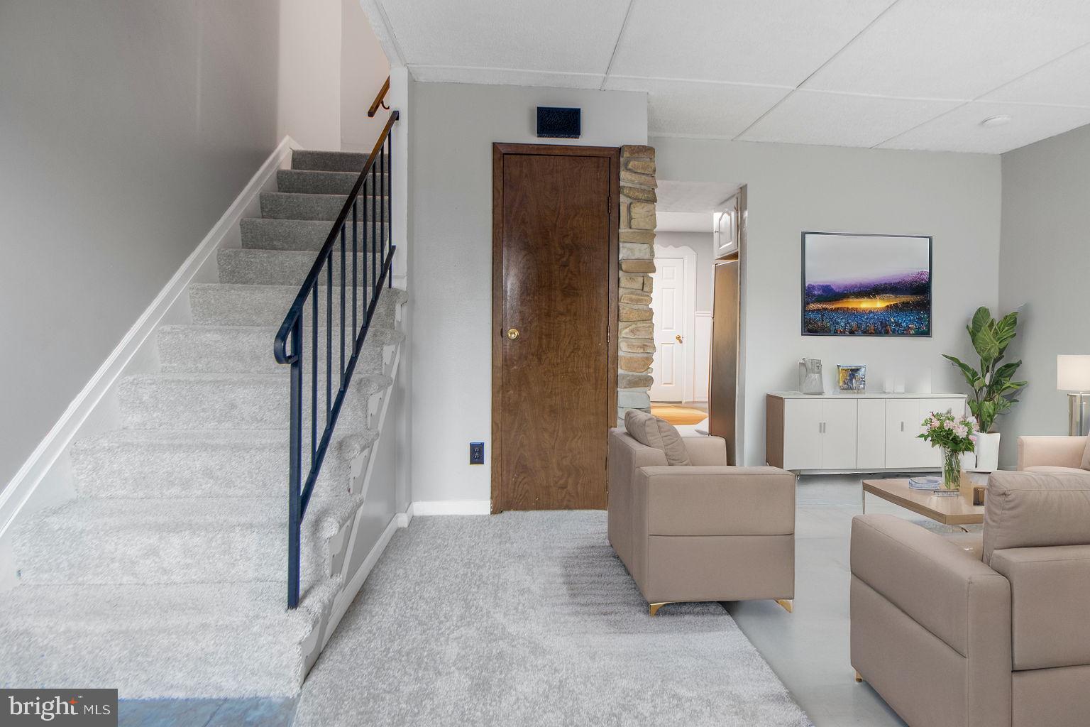 HARFORD SQUARE - Residential Lease