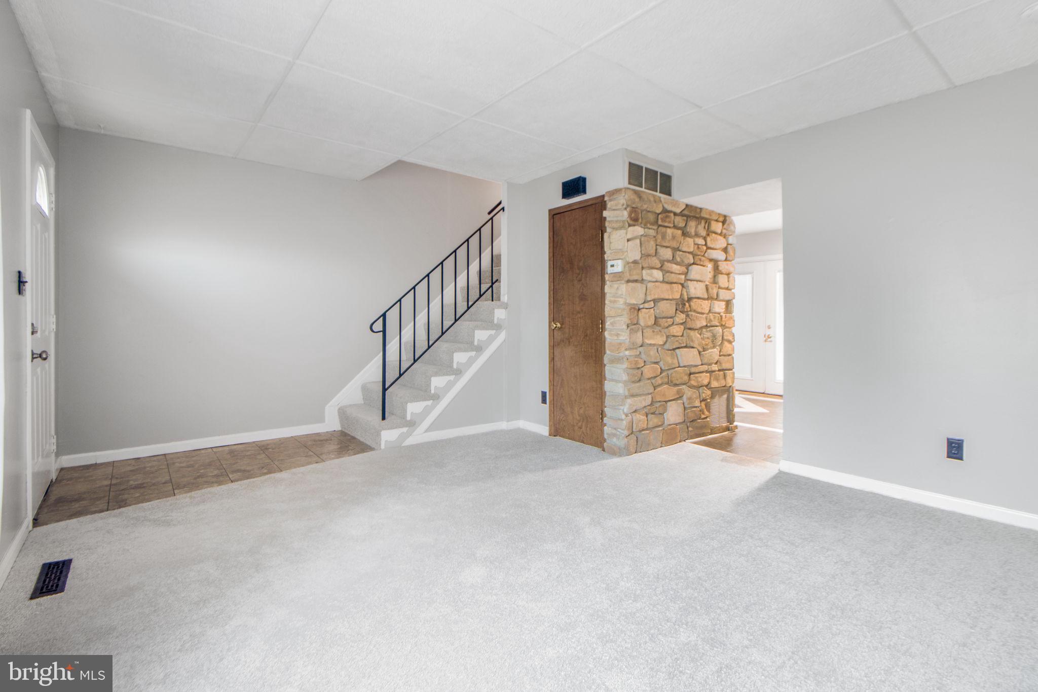 HARFORD SQUARE - Residential Lease