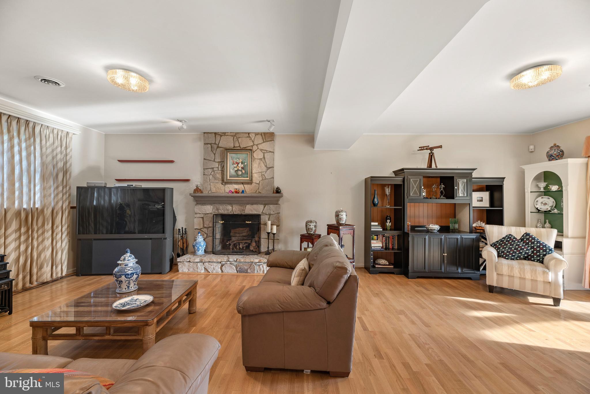 LAYTONSVILLE OUTSIDE - Residential