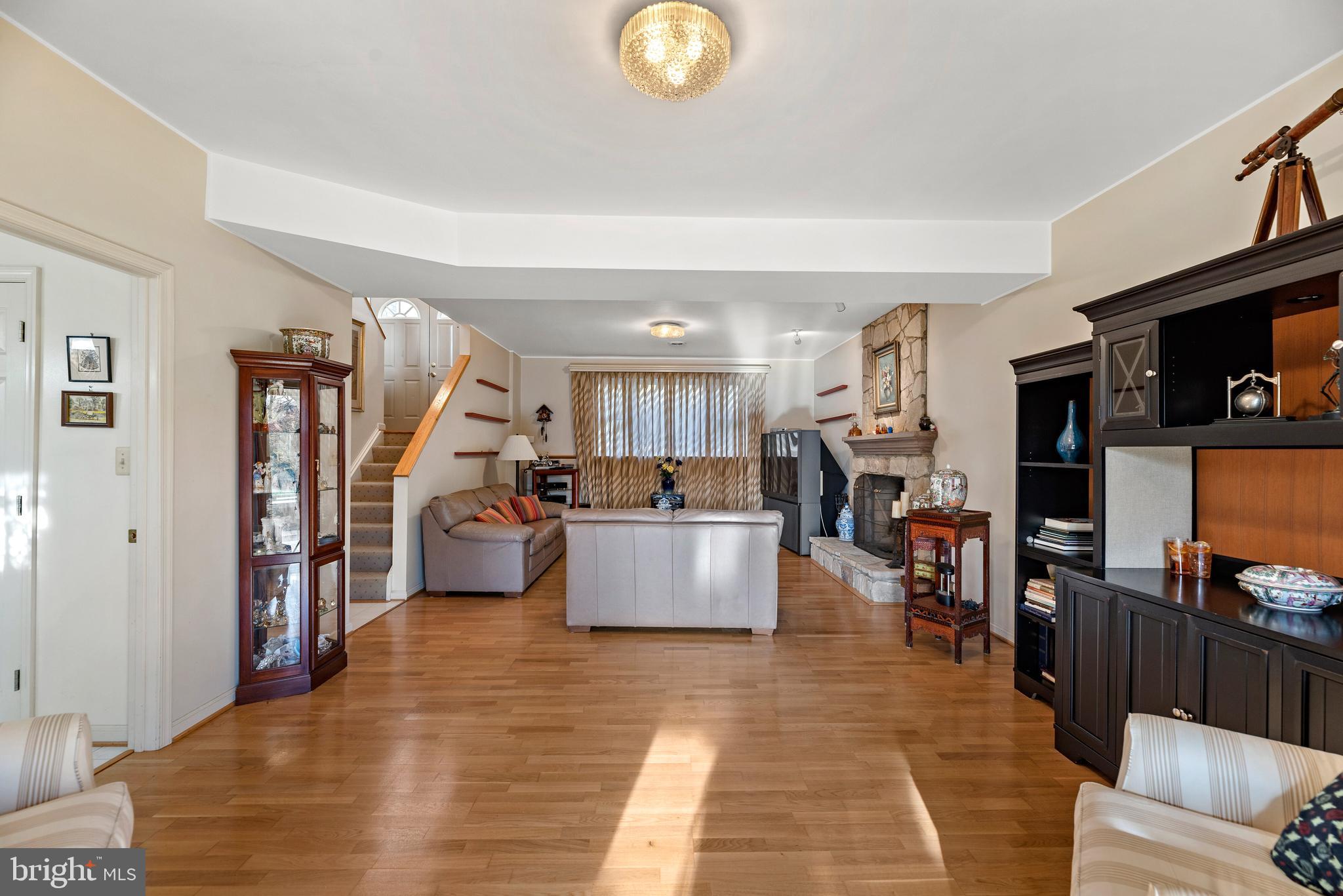 LAYTONSVILLE OUTSIDE - Residential