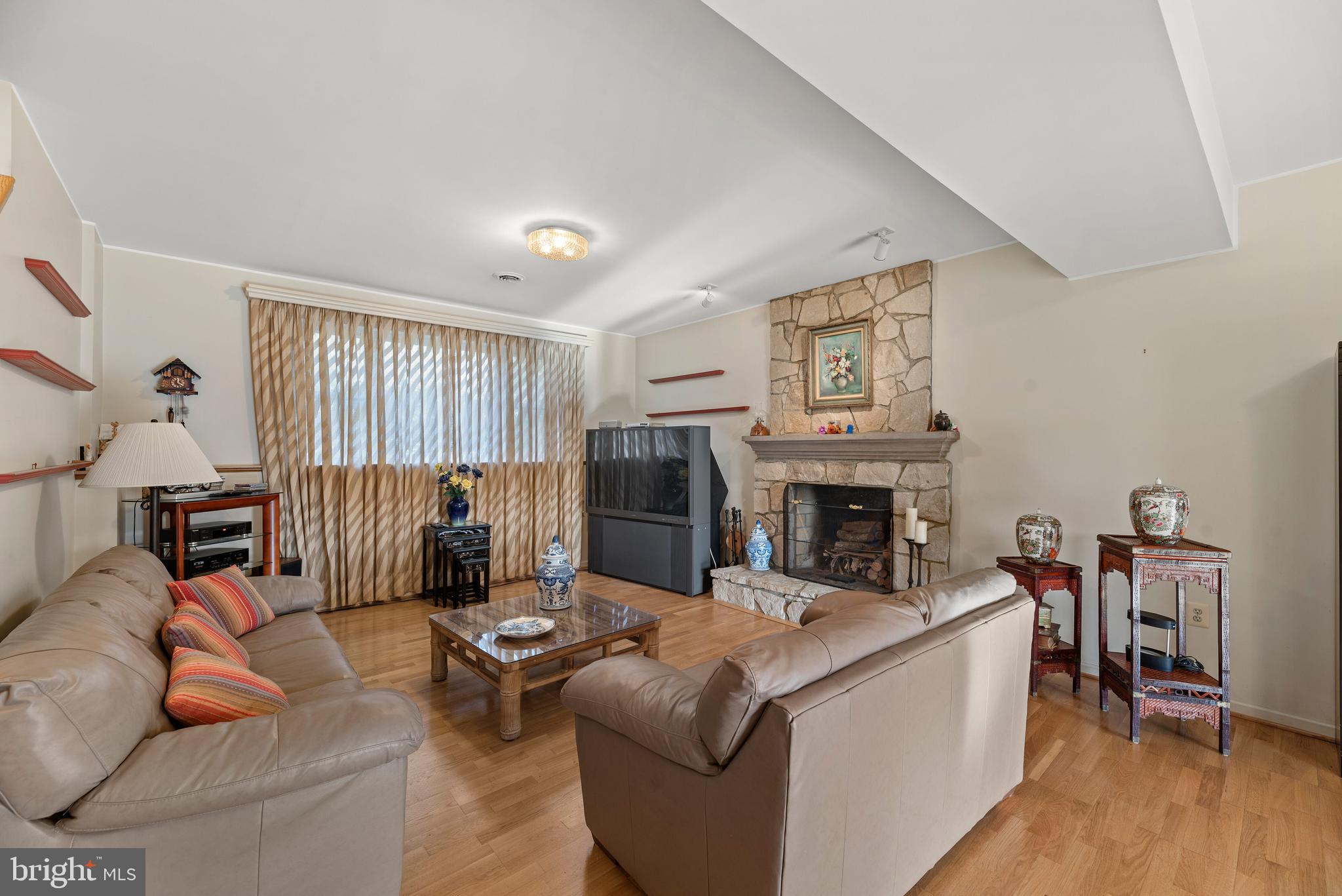 LAYTONSVILLE OUTSIDE - Residential