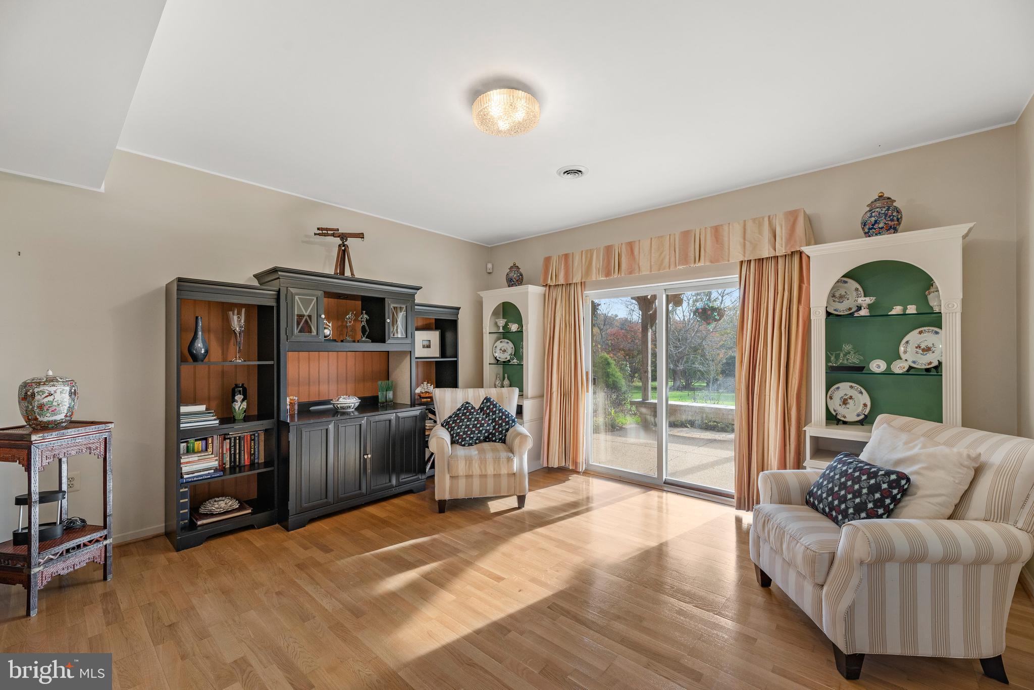 LAYTONSVILLE OUTSIDE - Residential