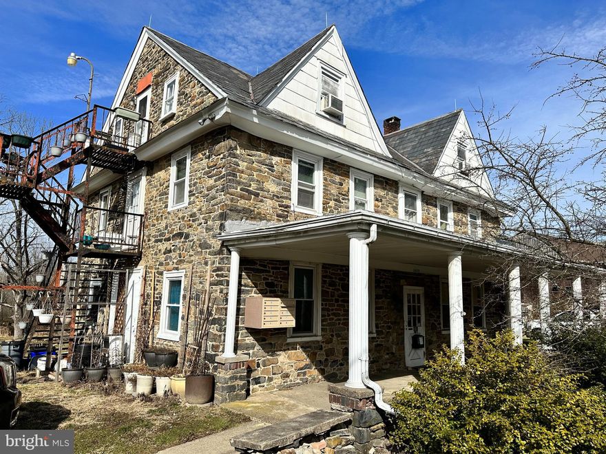 This is a 1 floor 2 bedroom apartment. The tenant pays for heat, electric and cable. The requirements are good credit, application, proof of income, copy of driver's license and background clearances. Once month's rent and one month's security is what is required at the signing of lease. Landlord would prefer a 2 year lease.