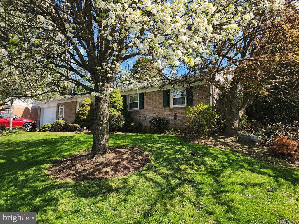 Photo of 179 Eastbrook Road, SMOKETOWN, PA 17576 (MLS # PALA2087100)