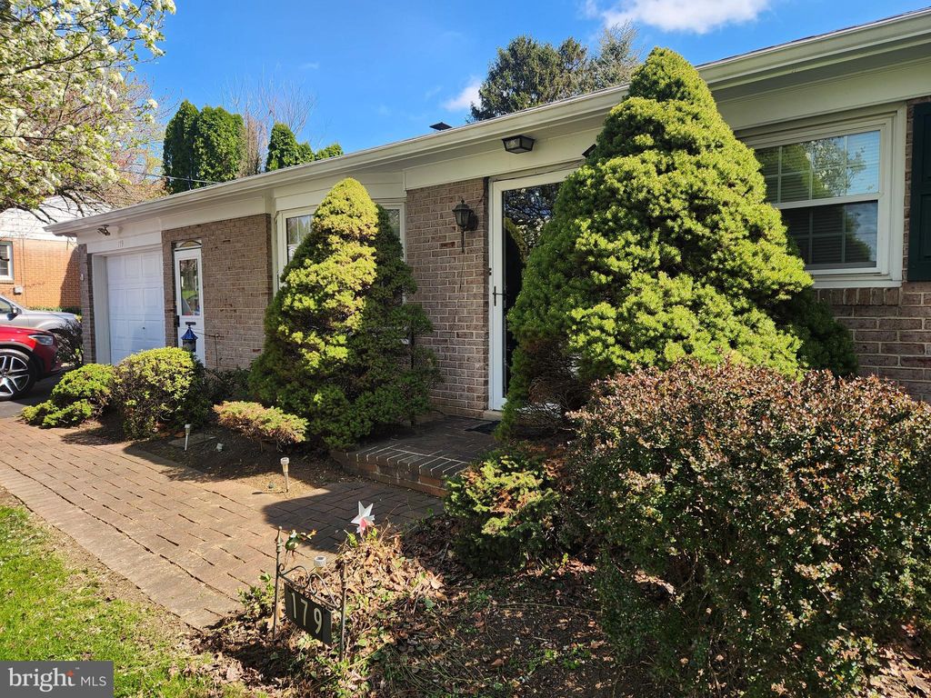 Photo of 179 Eastbrook Road, SMOKETOWN, PA 17576 (MLS # PALA2087100)