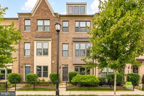 Townhouse For Rent - 4707 Van Buren Street<br/> RIVERDALE, MD 20737