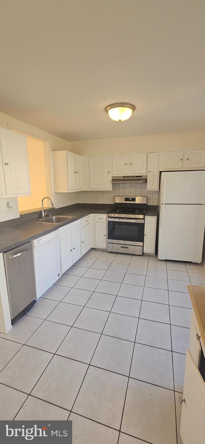 KINGS PARK WEST - Residential Lease