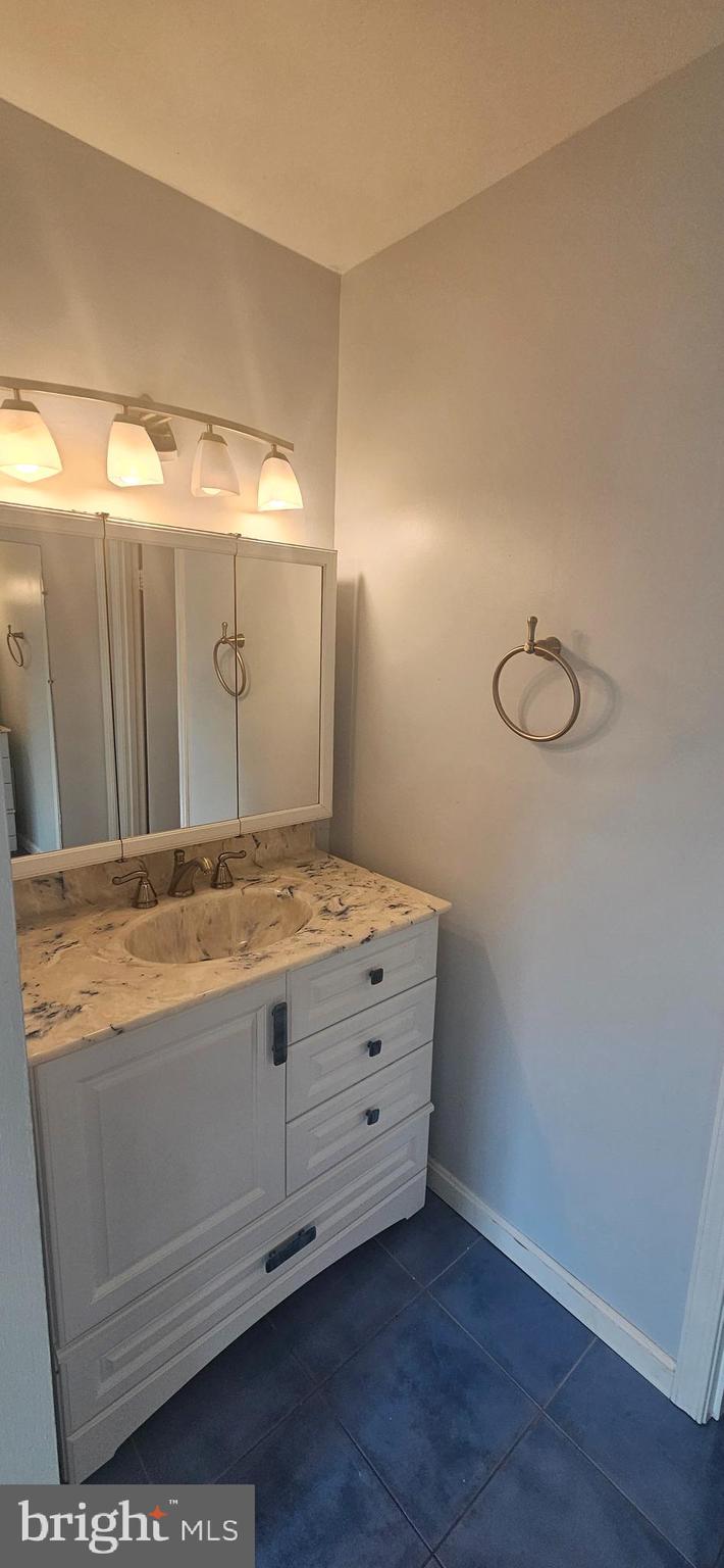 KINGS PARK WEST - Residential Lease