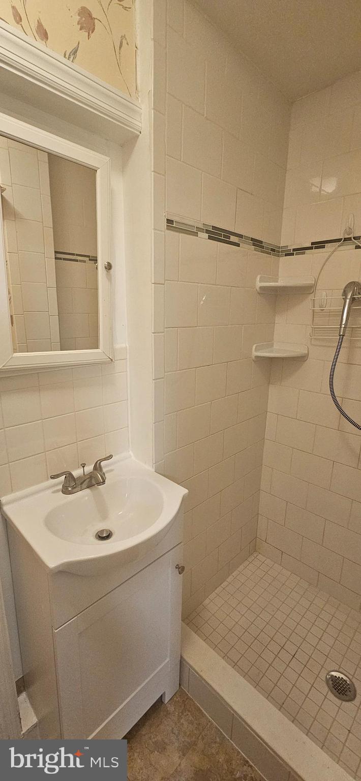 KINGS PARK WEST - Residential Lease