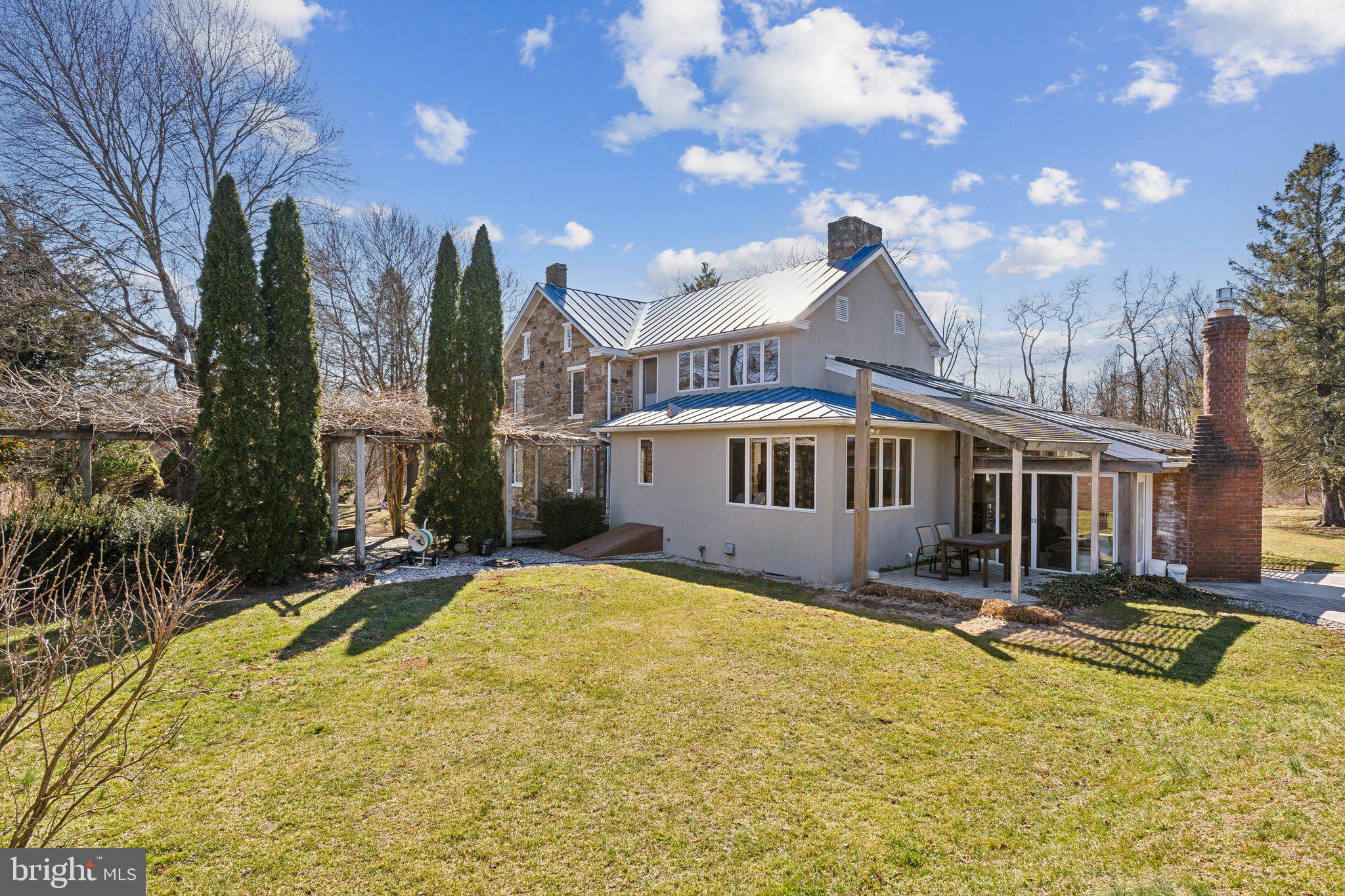 464 LOCUST LANE