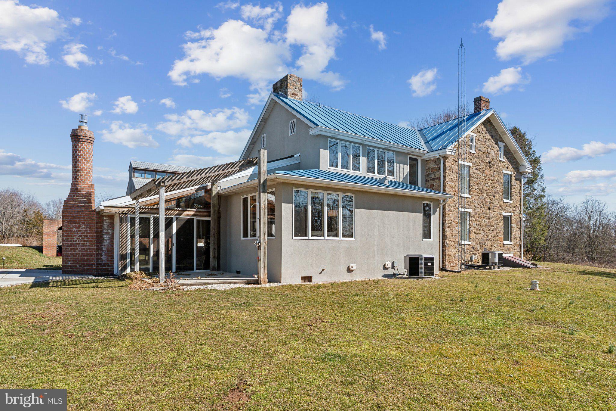 464 LOCUST LANE