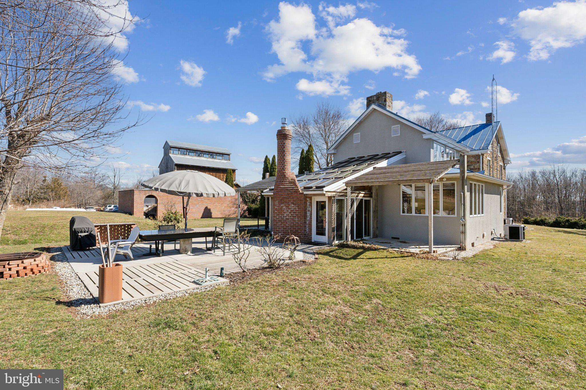 464 LOCUST LANE