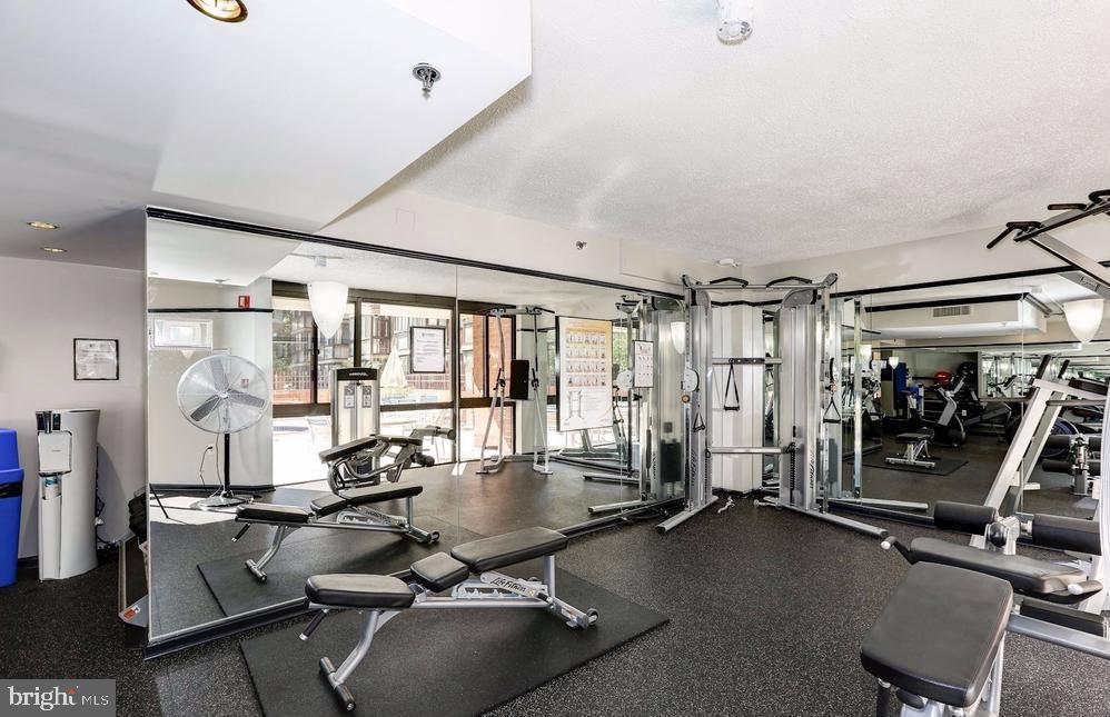 EASTVIEW AT BALLSTON METRO - Residential Lease