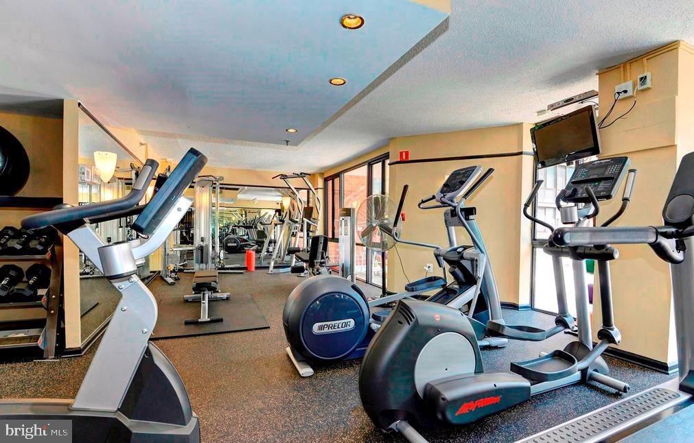 EASTVIEW AT BALLSTON METRO - Residential Lease