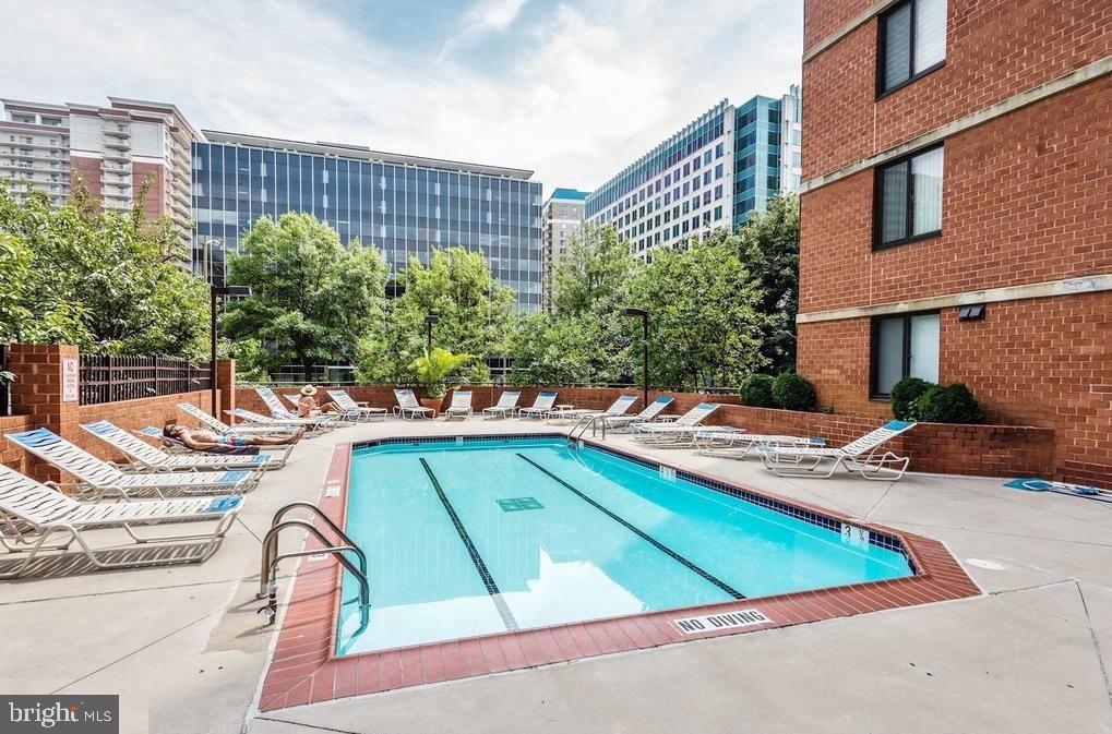 EASTVIEW AT BALLSTON METRO - Residential Lease