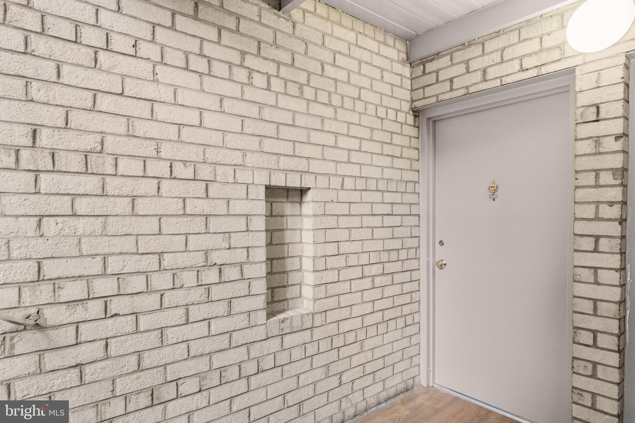 27 CANTERBURY SQUARE 201