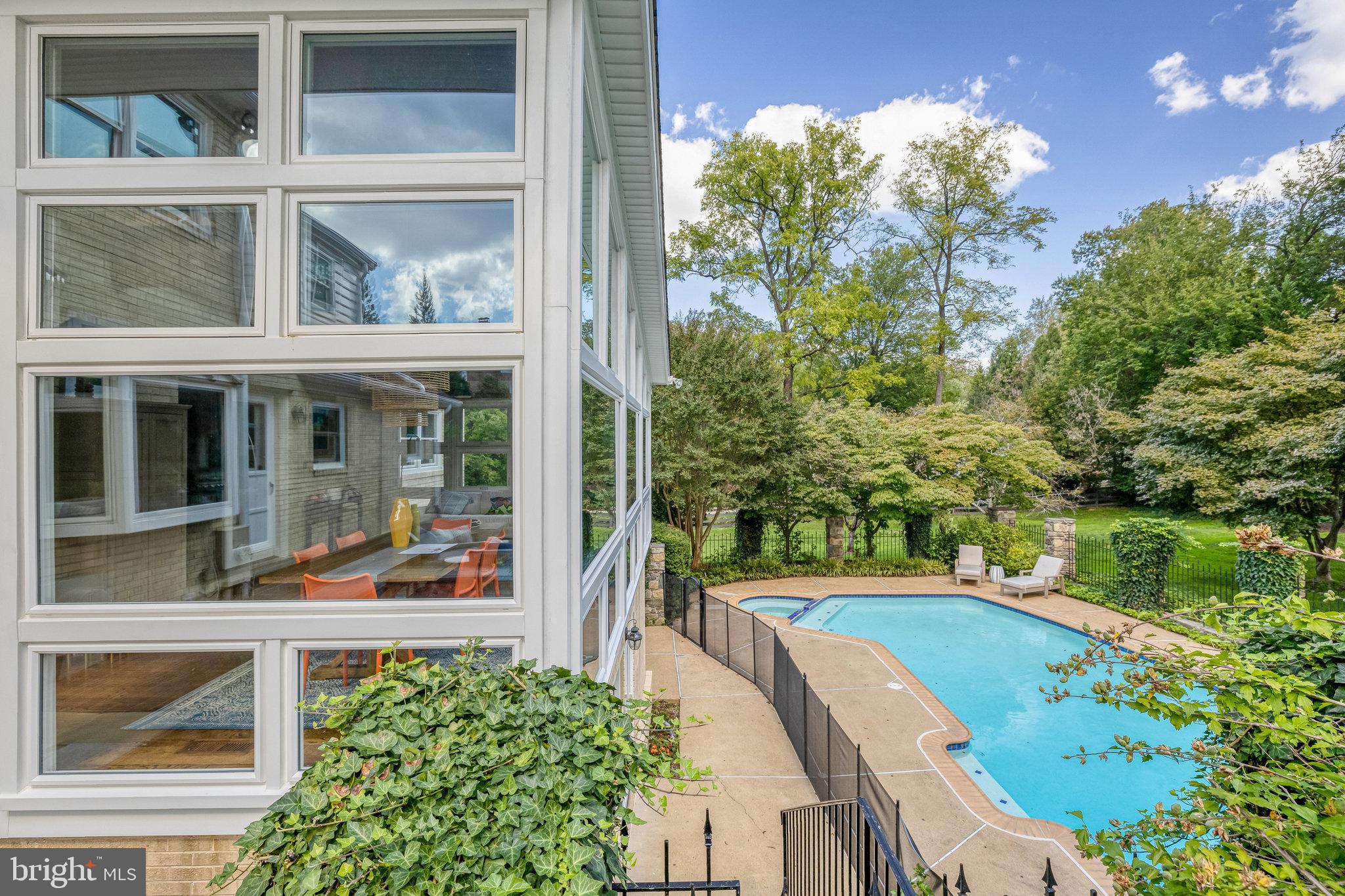 1107 SAVILE LANE