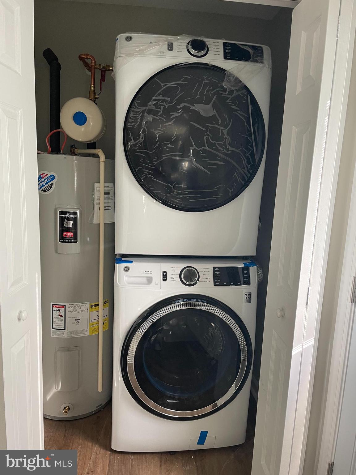 KING KENNEDY ESTATES - Residential Lease