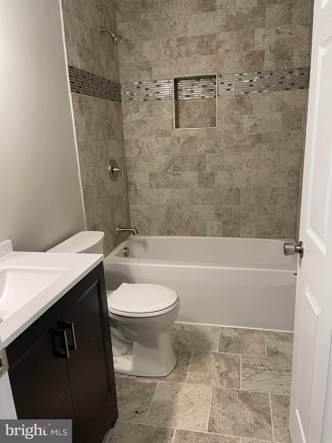 KING KENNEDY ESTATES - Residential Lease