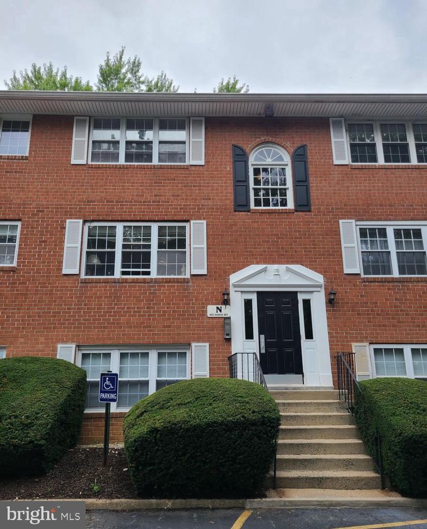 Come see this spacious condo for rent in the desirable Woodstream community! This updated two-bedroom, two-bathroom condo features completely upgraded kitchen with stainless steel appliances, new bathrooms and flooring. Prime location close to nearby shopping centers, local schools, public transportation and highway access. Don’t miss this opportunity and make an appointment today!