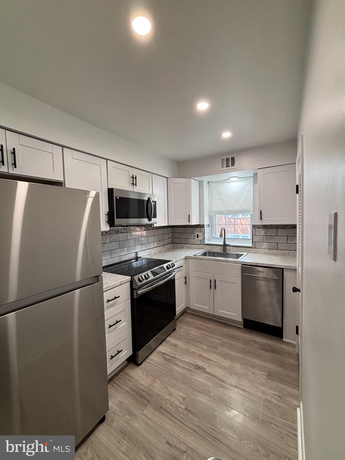 WOODSTREAM - Residential Lease