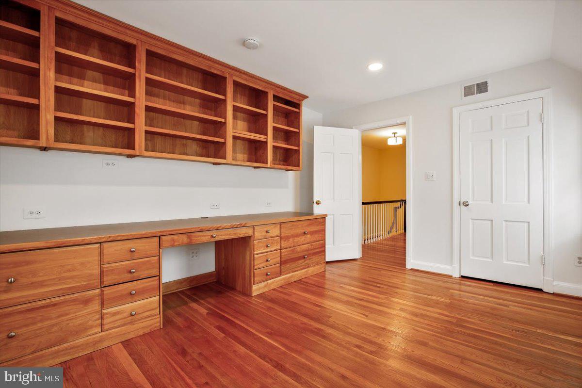 BRADLEY HILLS GROVE - Residential