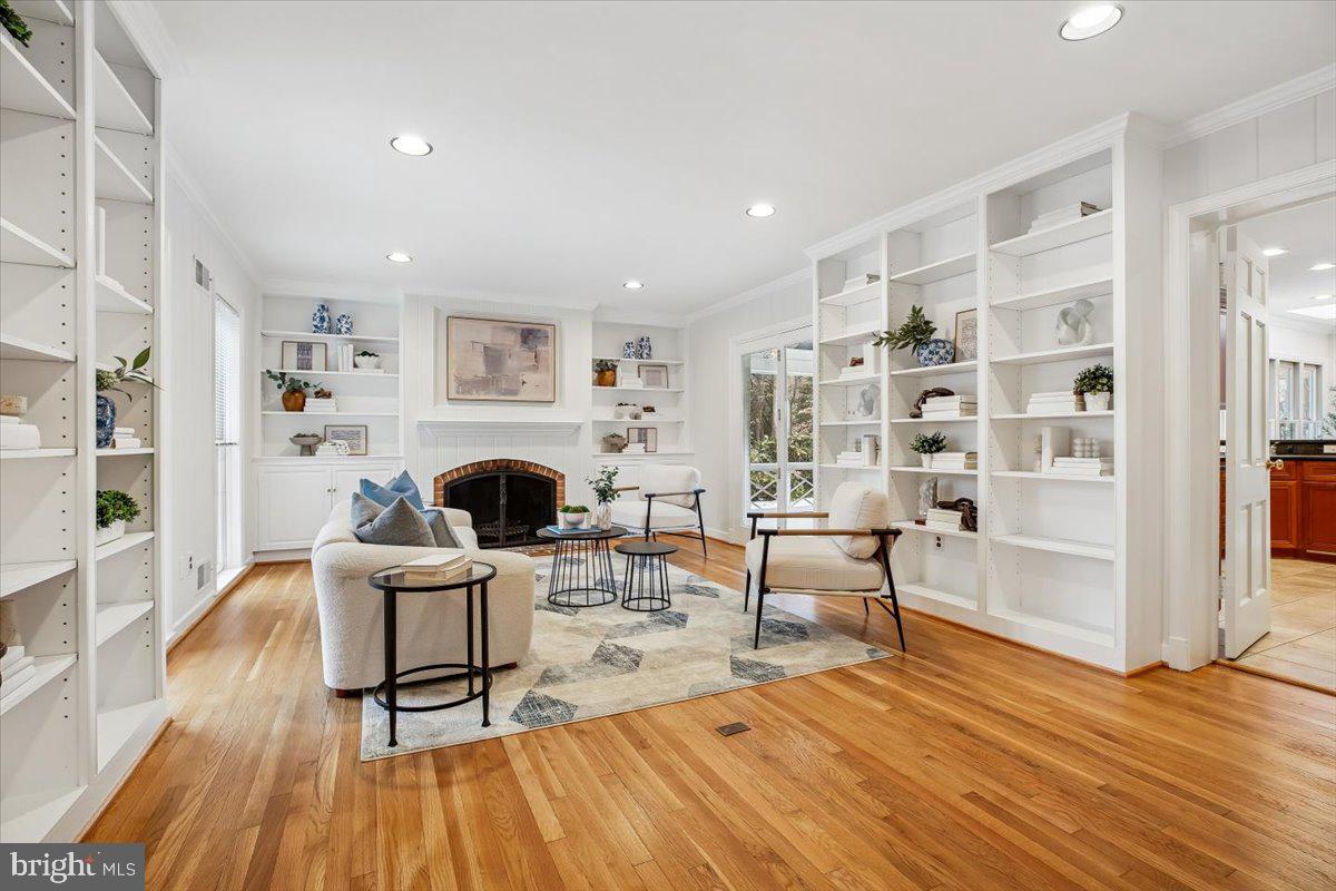 BRADLEY HILLS GROVE - Residential