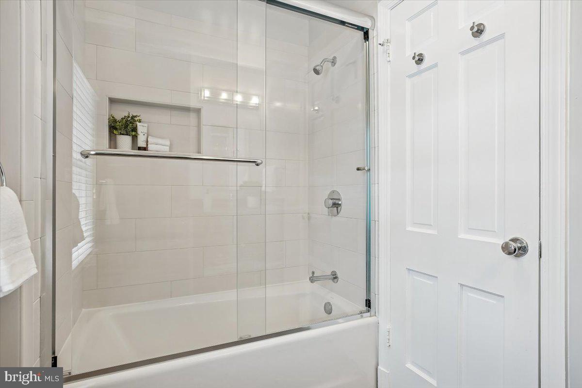 BRADLEY HILLS GROVE - Residential