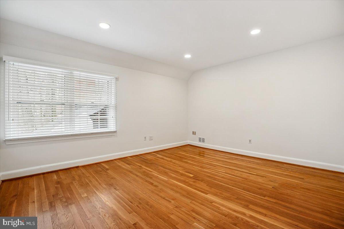 BRADLEY HILLS GROVE - Residential