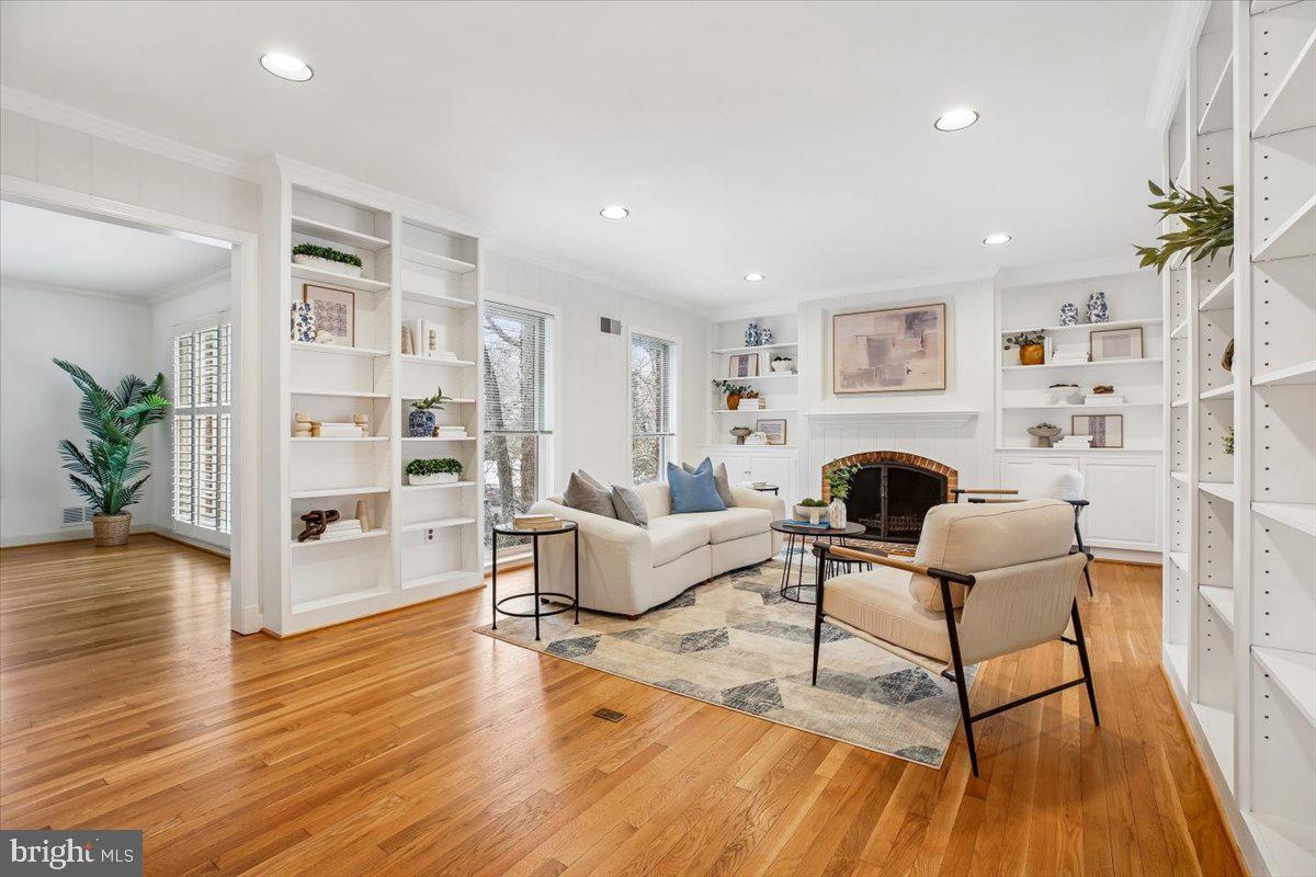 BRADLEY HILLS GROVE - Residential