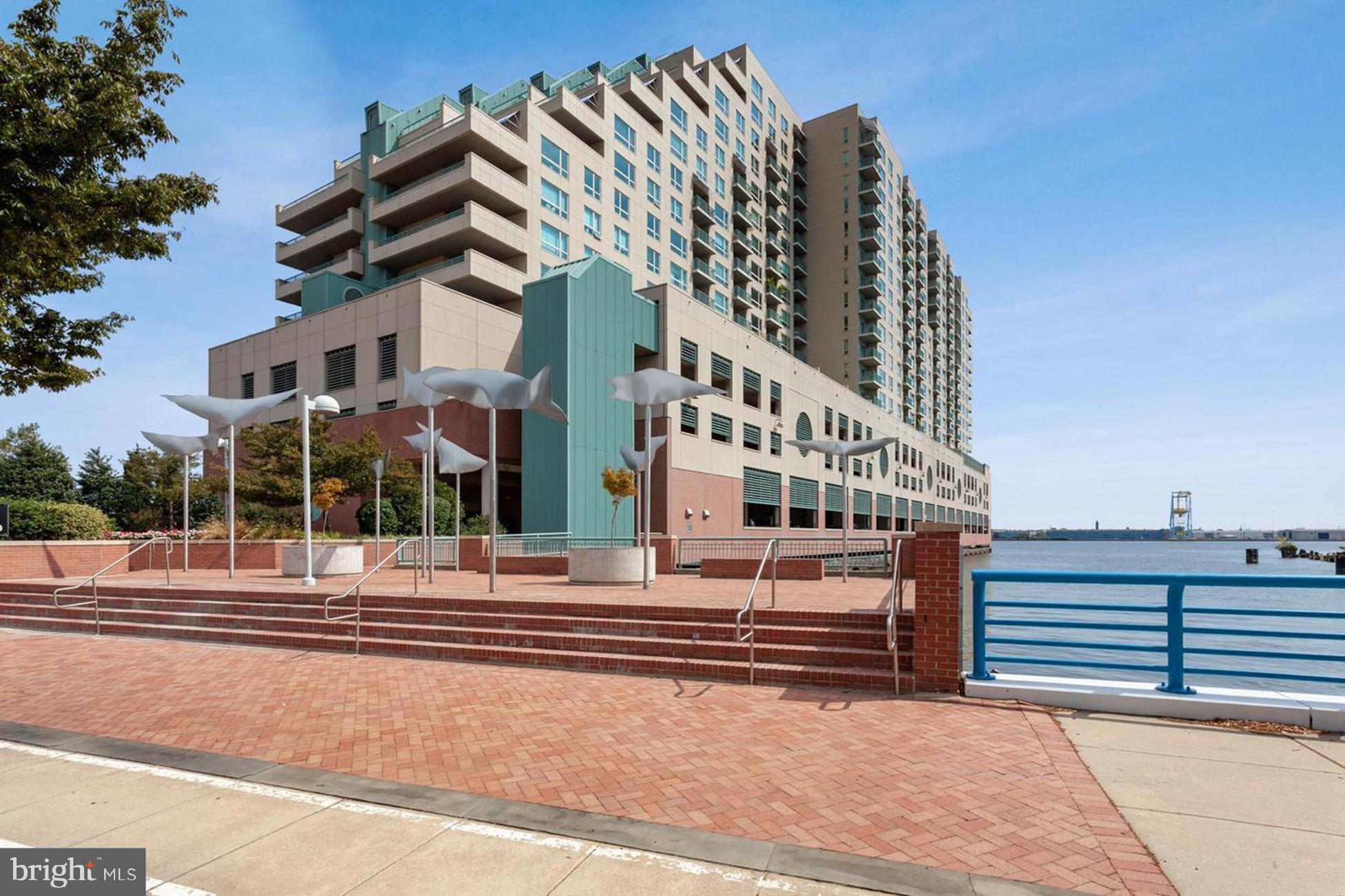 QUEEN VILLAGE - Residential